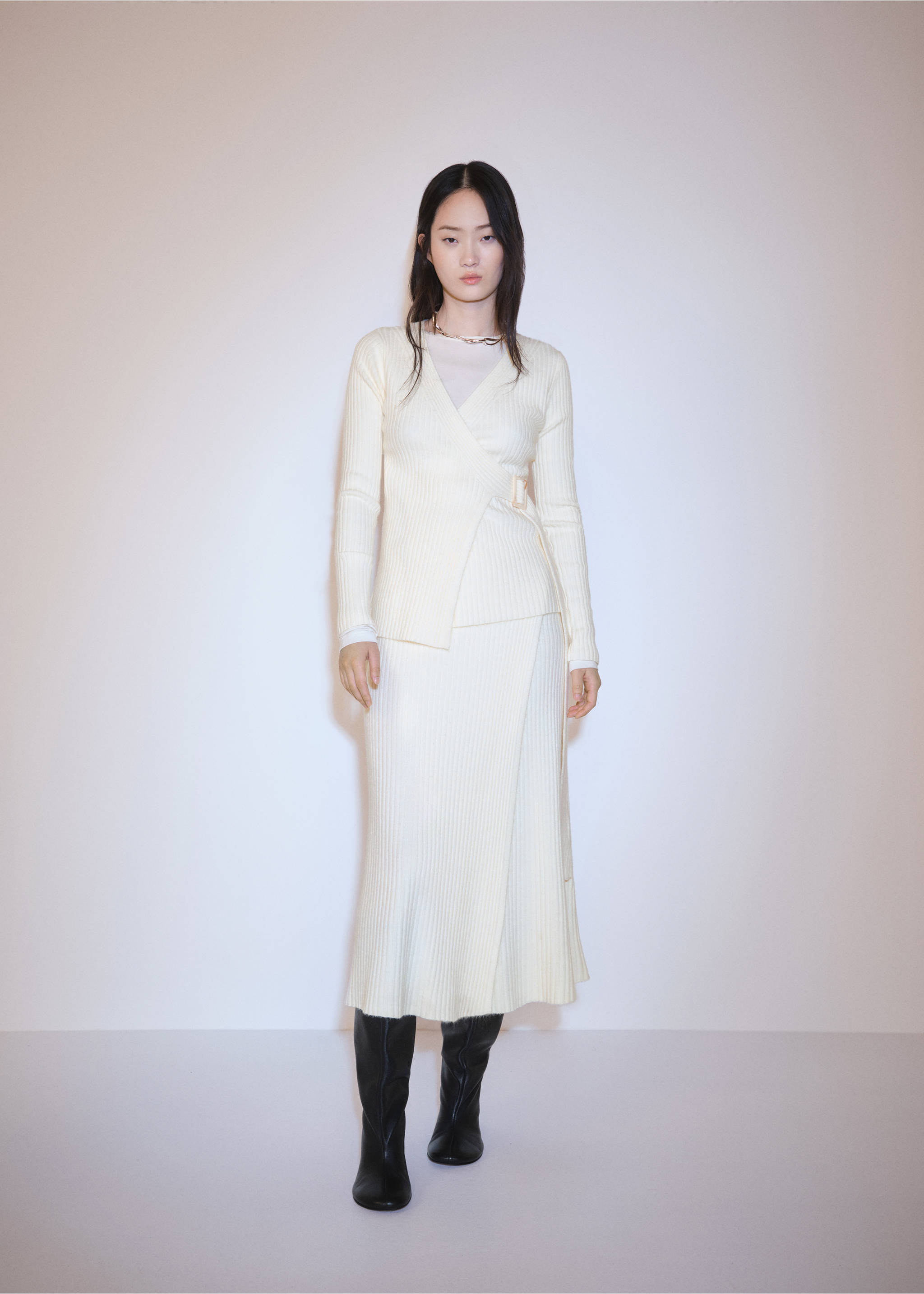 Gerippter Cardigan mit Schnalle - Allgemeine Ansicht, Ecru. Ref: 77097658-00.