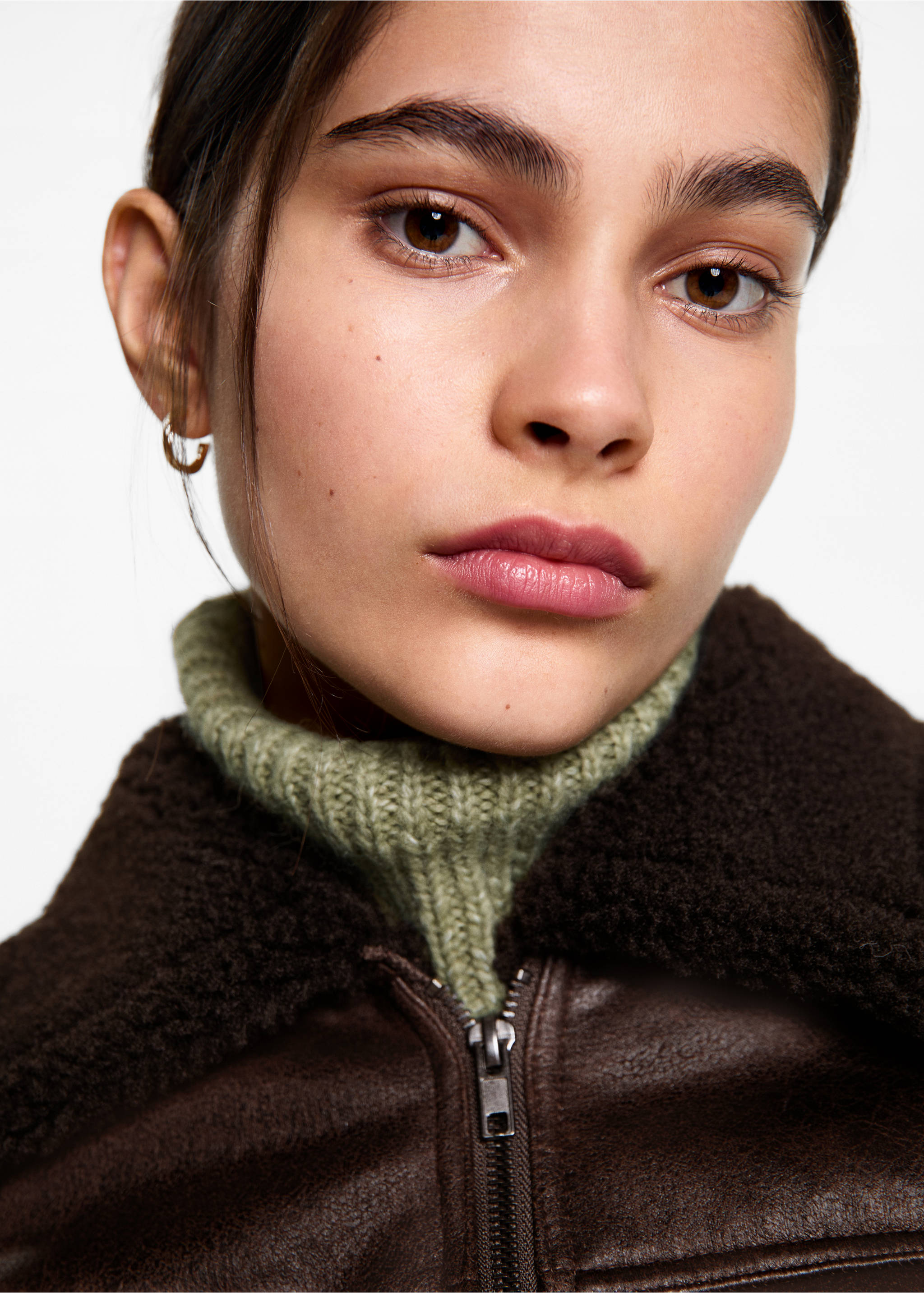 Jacke mit Schafsfell-Effekt - Detail des Artikels 1, Braun. Ref: 77097668-00.