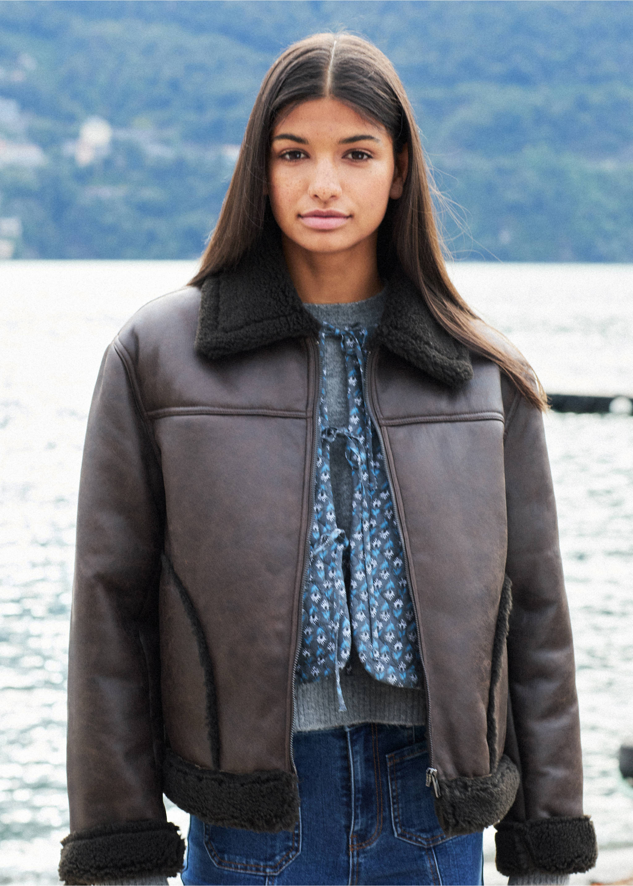 Jacke mit Schafsfell-Effekt - Detail des Artikels 5, Braun. Ref: 77097668-00.