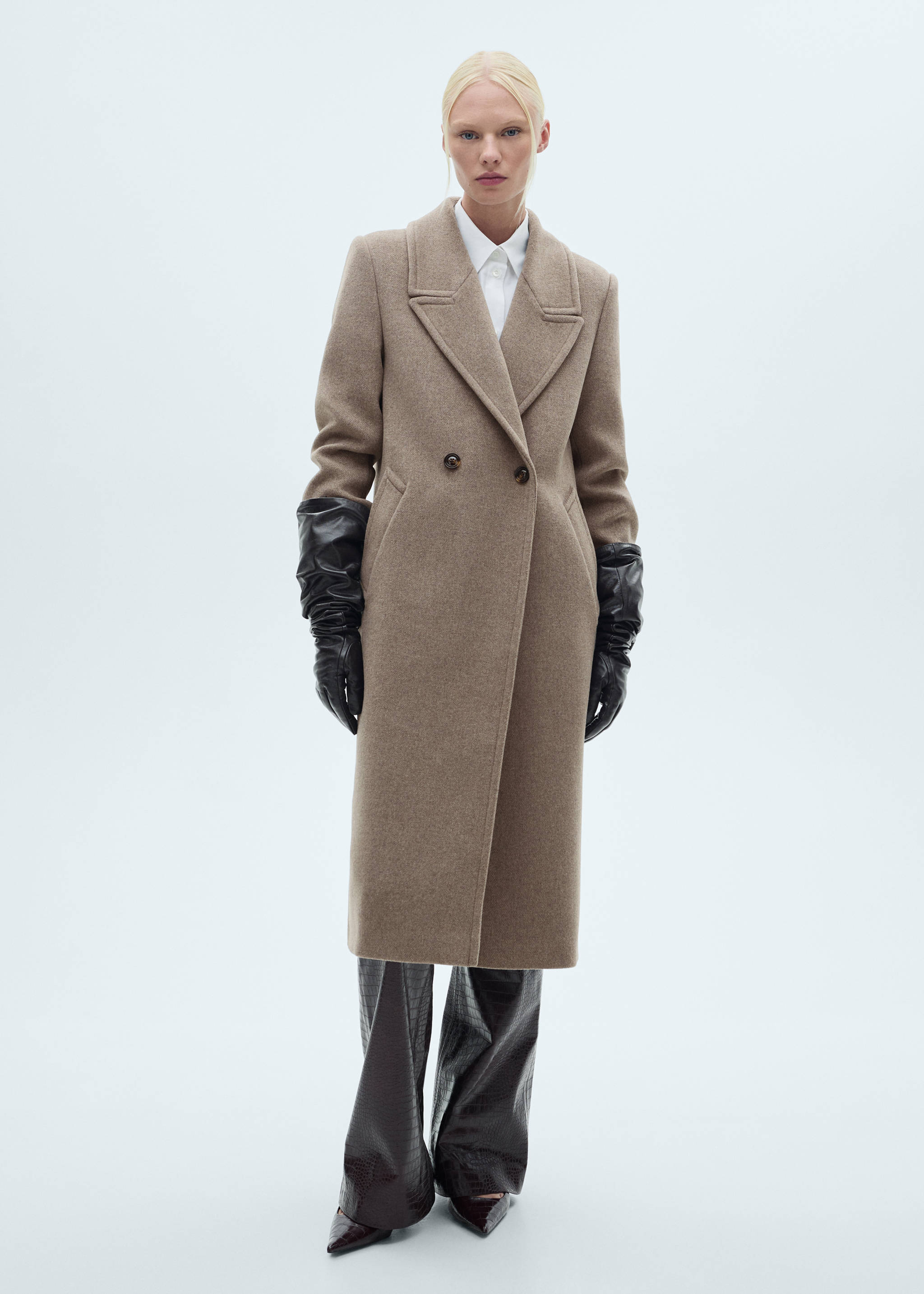 Wool coat with lapels - General plane