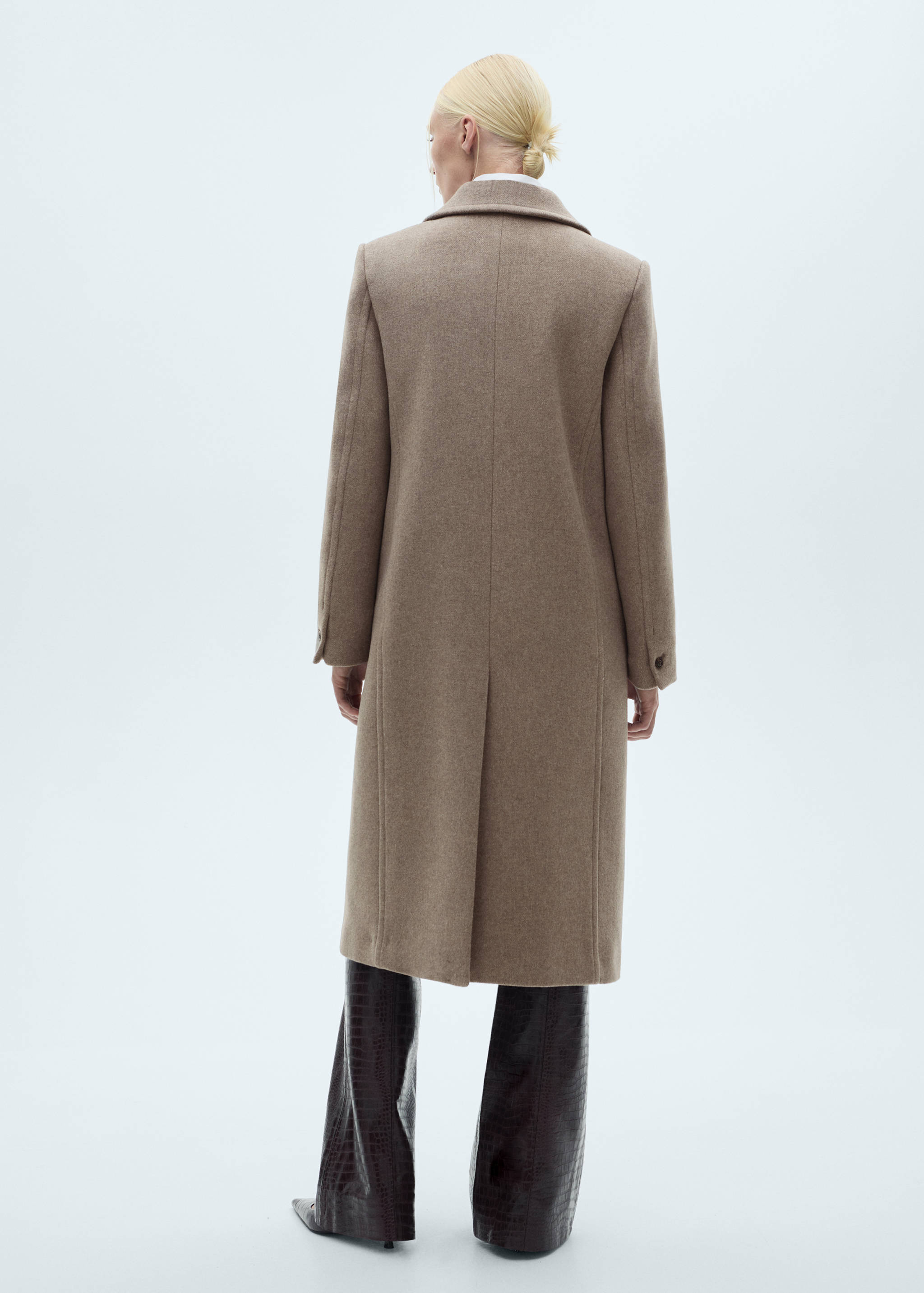 Wool coat with lapels - Reverse of the article