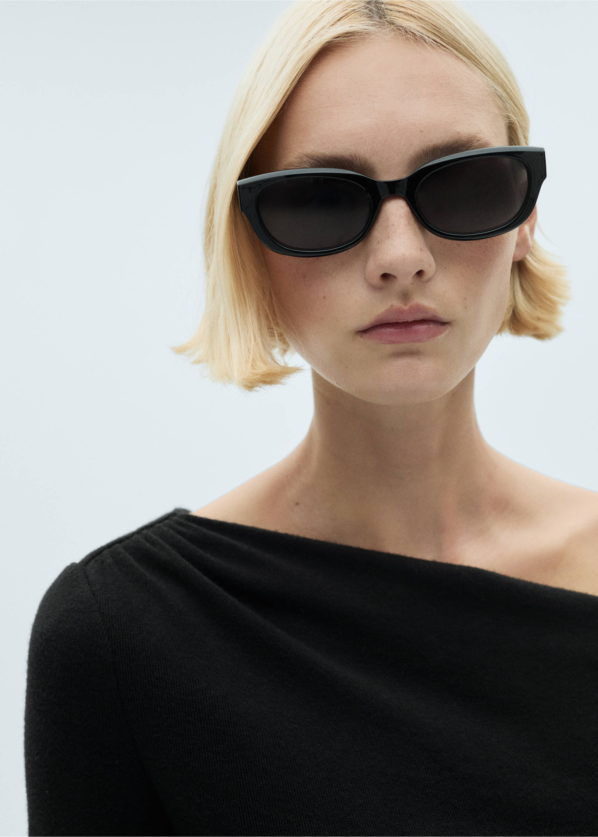 Asymmetrical combined dress - Details of the article 1, Black. Ref: 77097688-00.