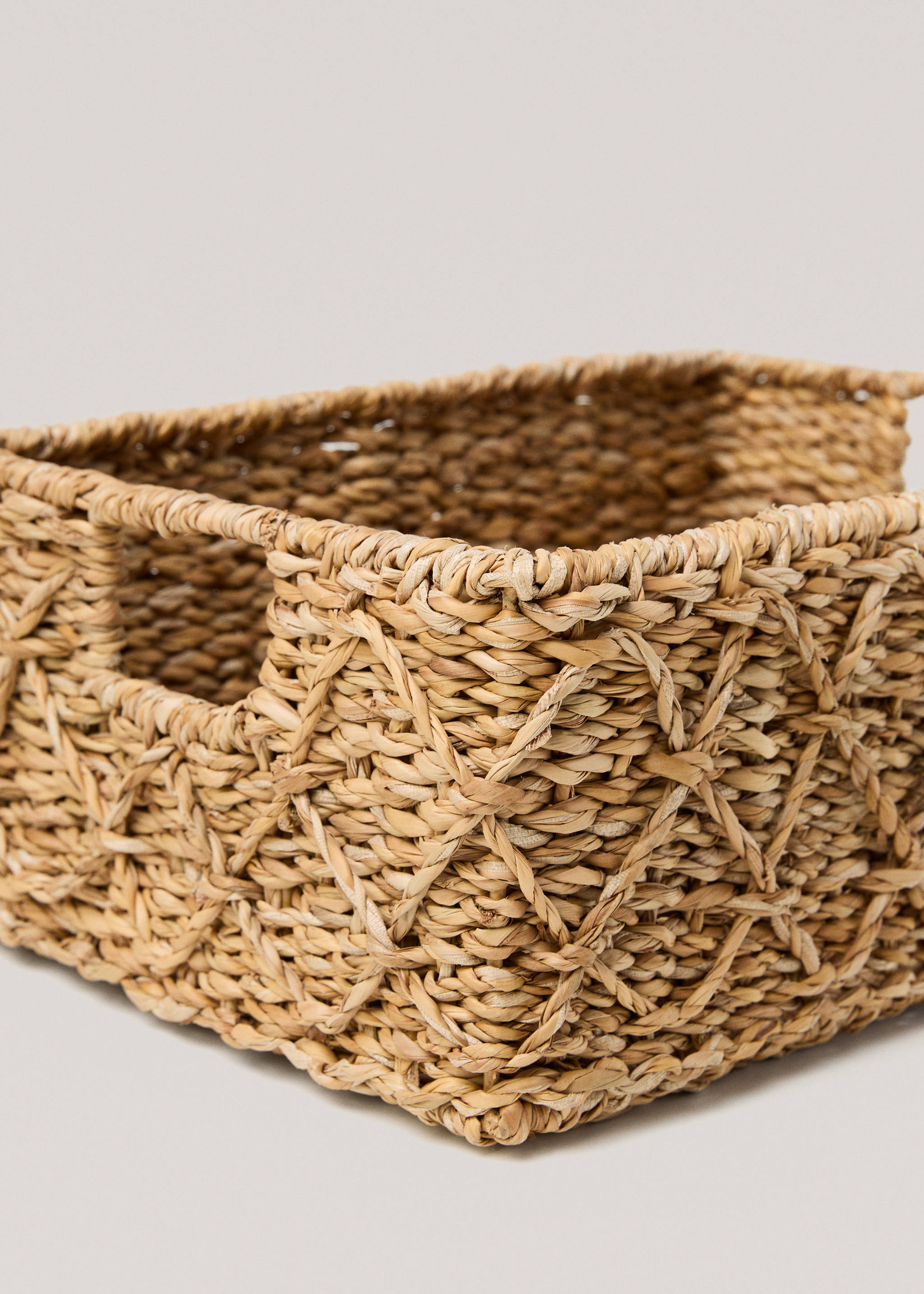 Embossed basket 35x25cm - Details of the article 1