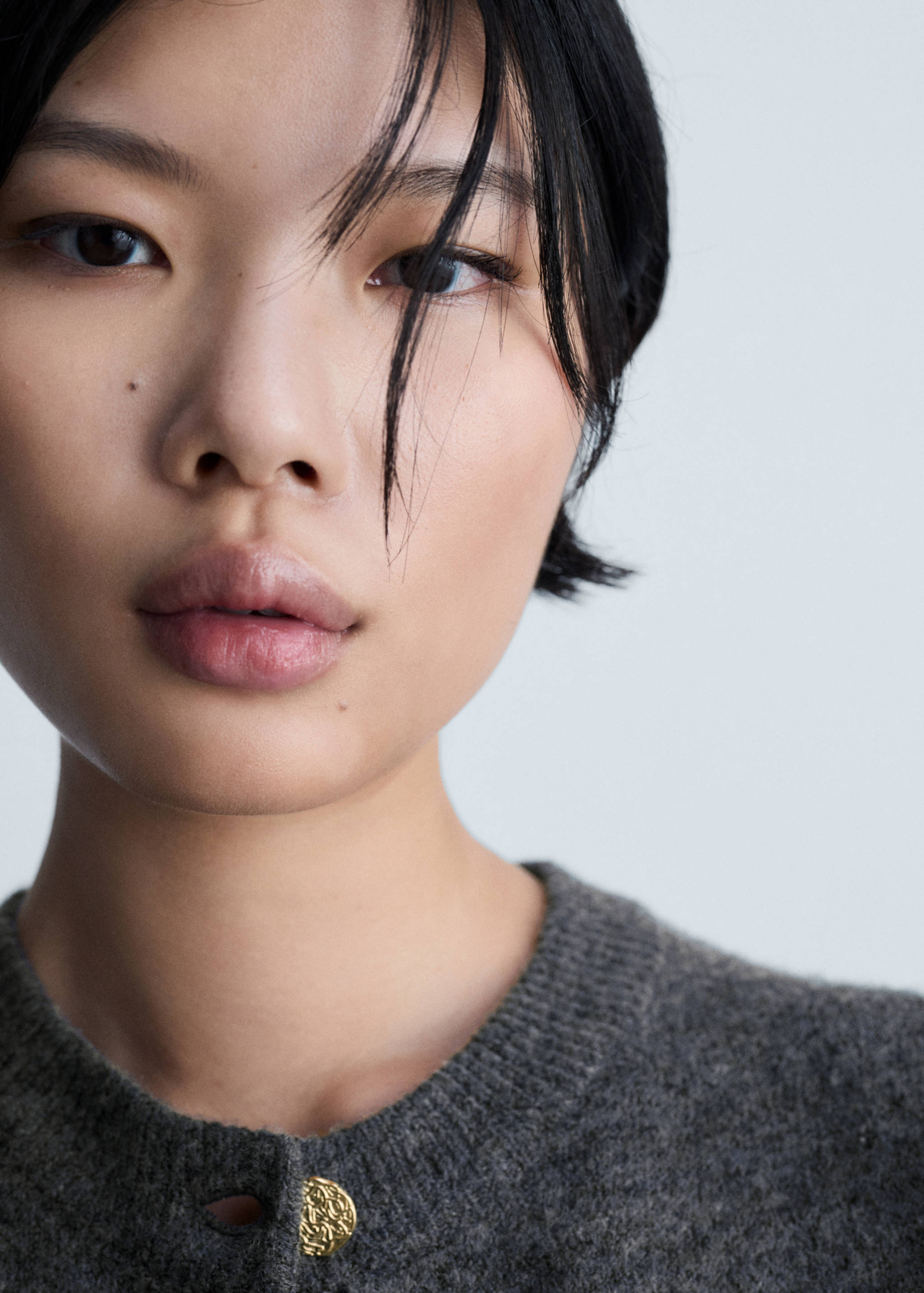 Knitted cardigan with jewel button - Details of the article 1