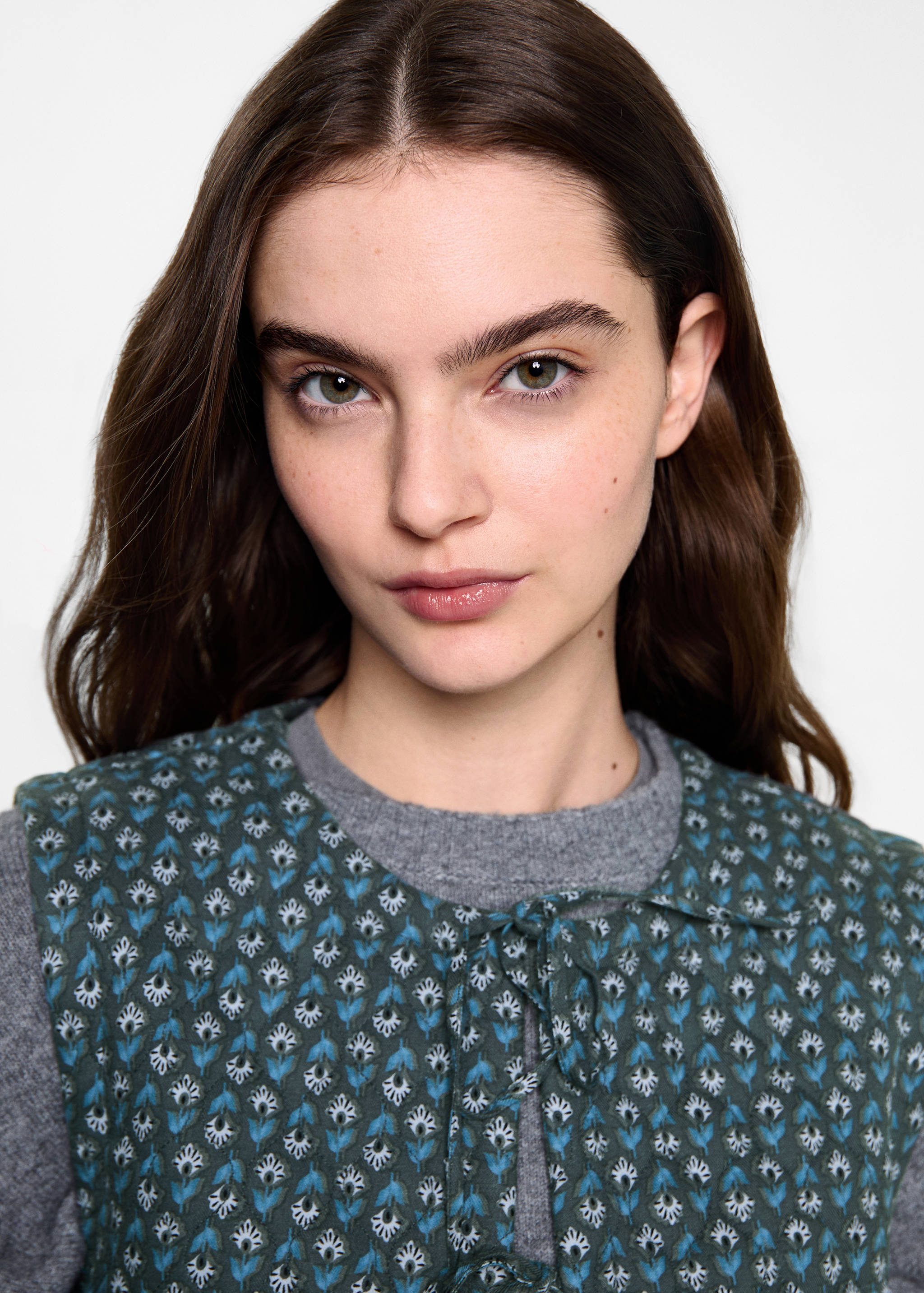 Printed quilted vest - Details of the article 1