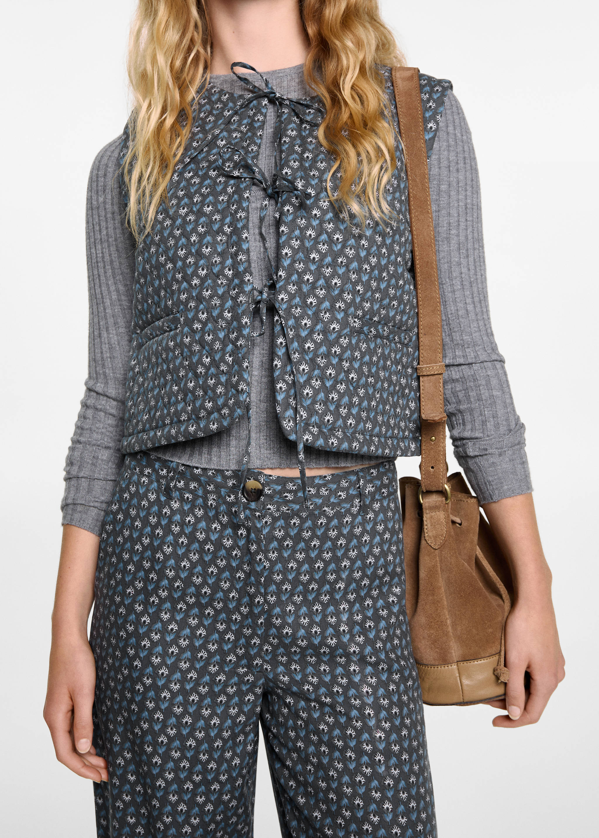 Printed quilted vest - Details of the article 6