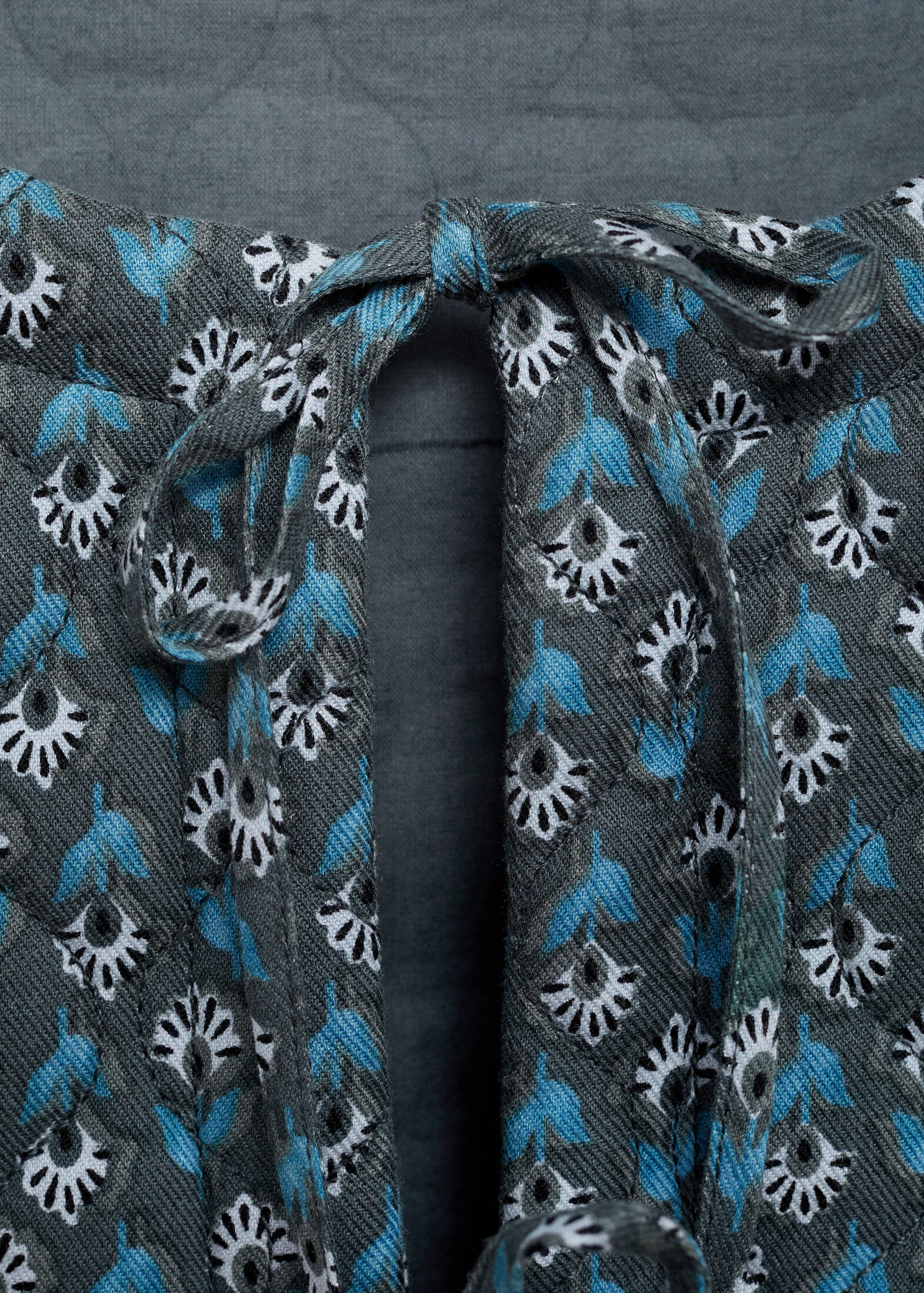 Printed quilted vest - Details of the article 8