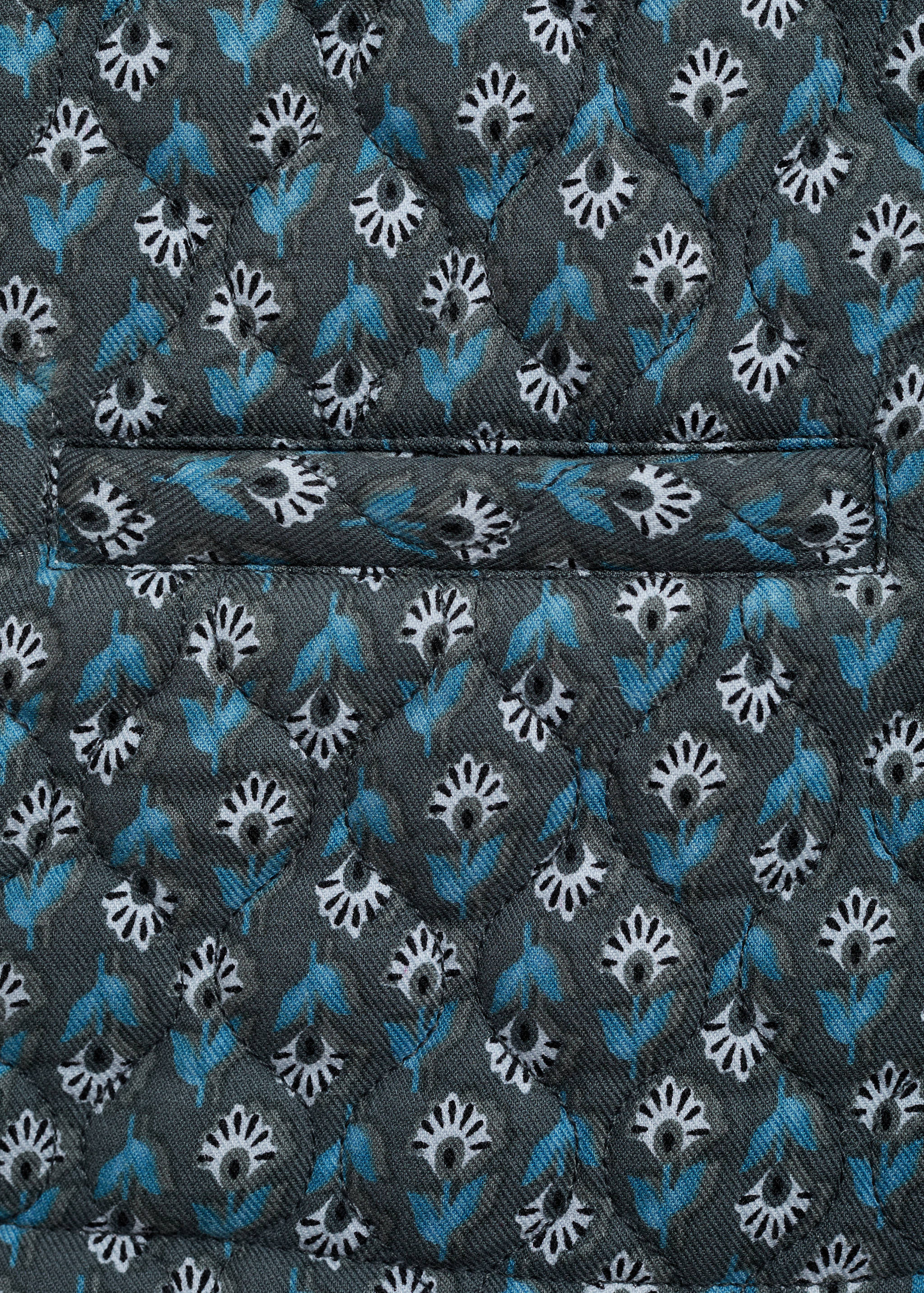 Printed quilted vest - Details of the article 0