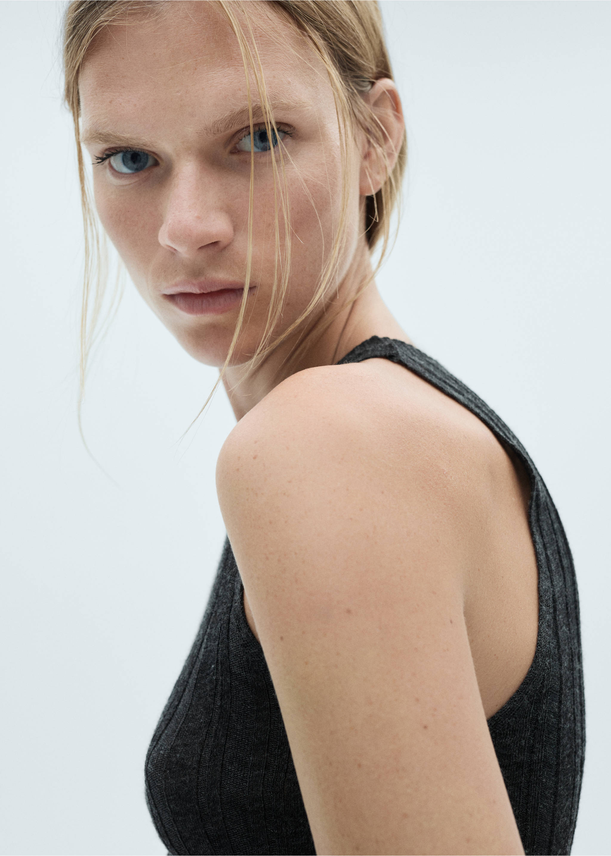 Knit halter top - Details of the article 1, Dark Heather Grey. Ref: 77097713-00.