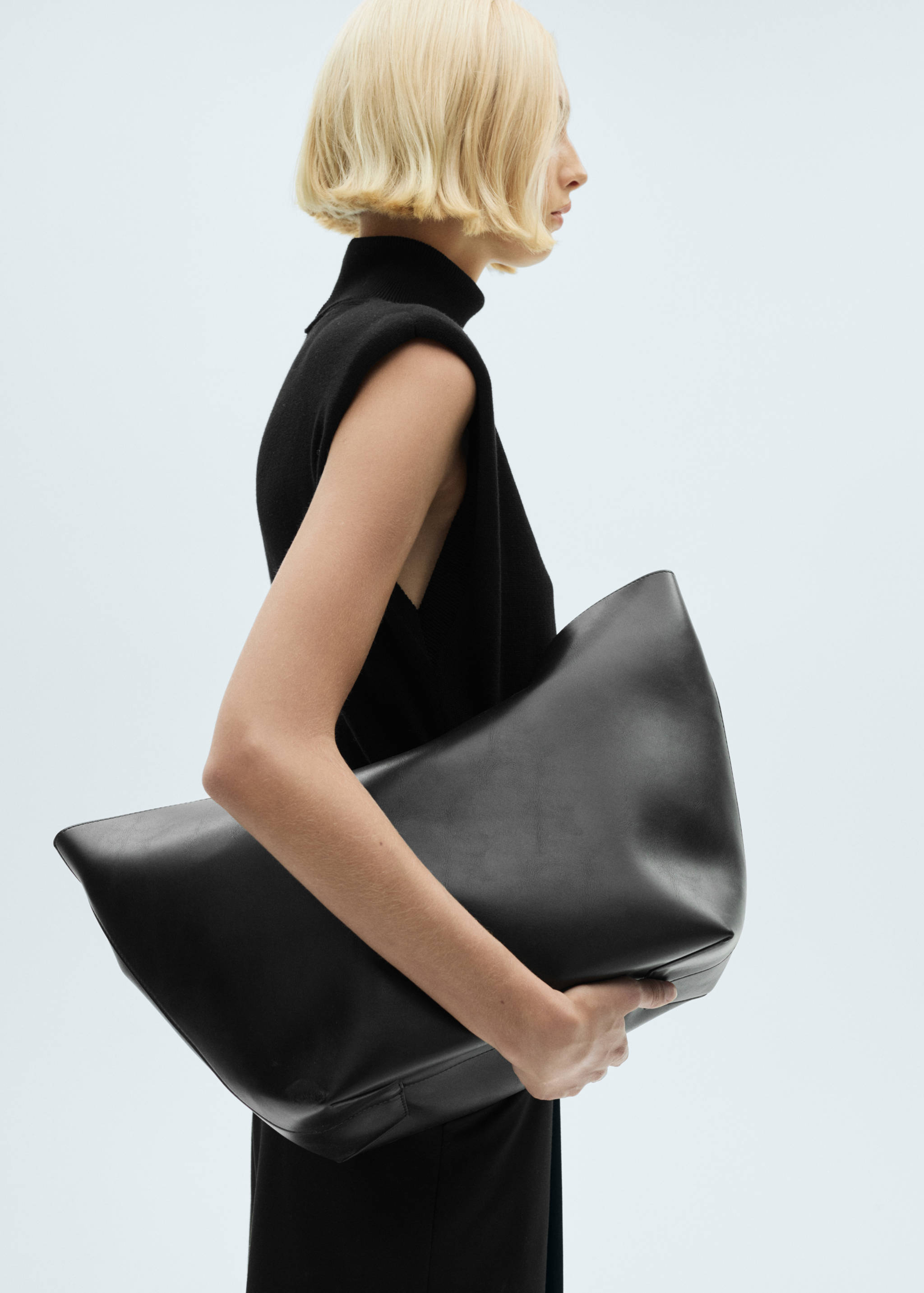 Mono hombreras cinturón - Plano medio