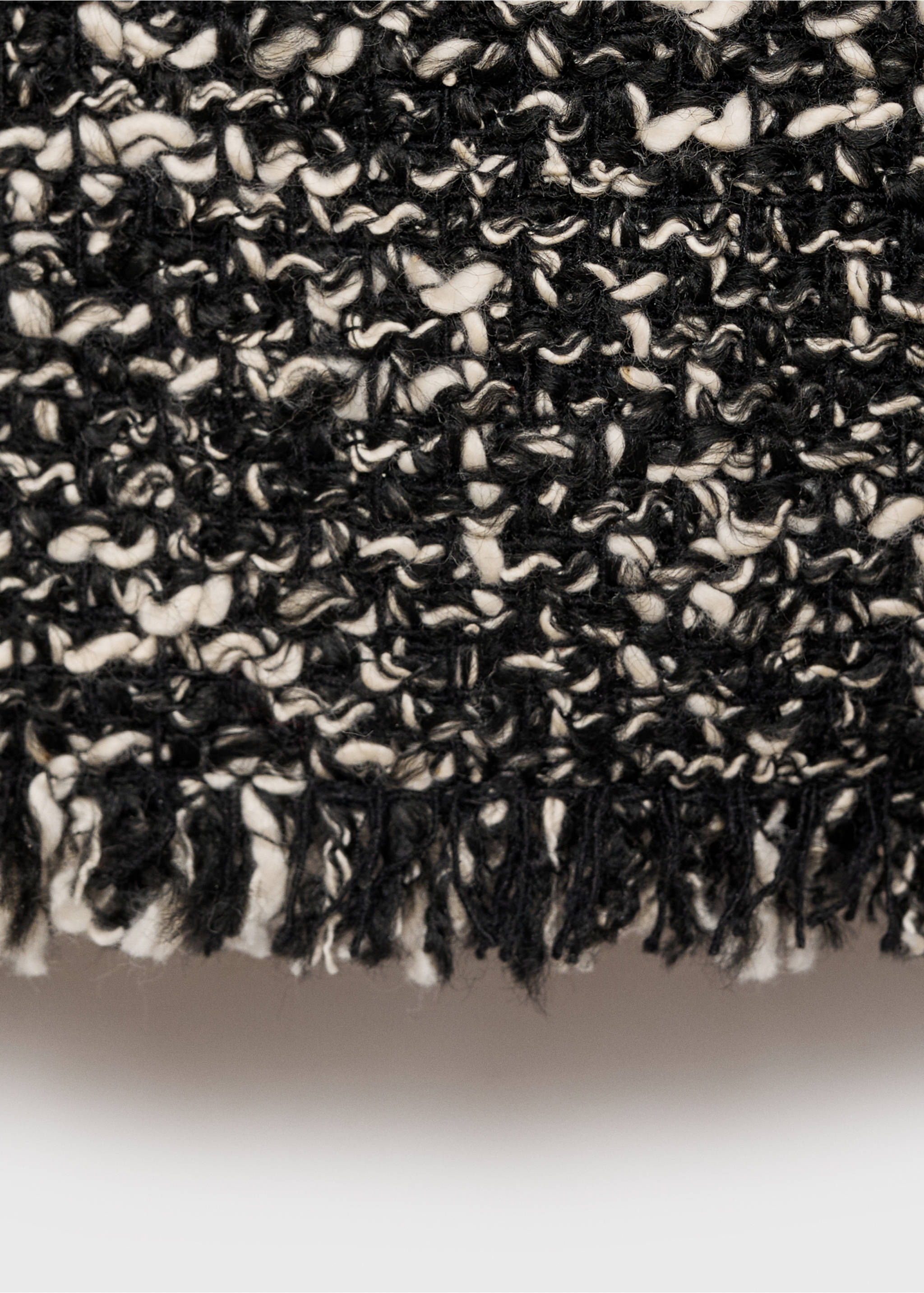 Tweed mini-skirt with frayed edges - Details of the article 8, Black. Ref: 77097719-00.