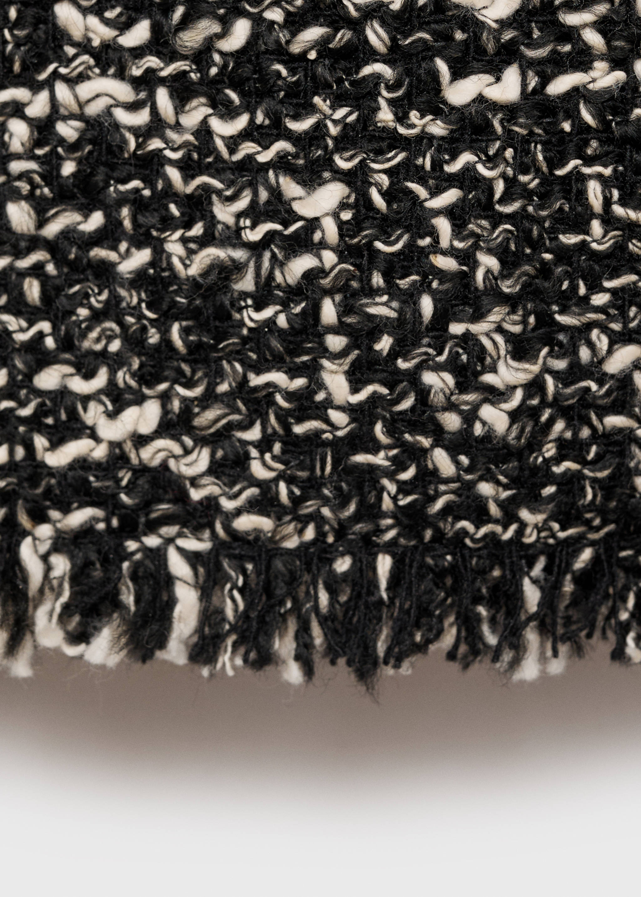 Tweed mini-skirt with frayed edges - Details of the article 8