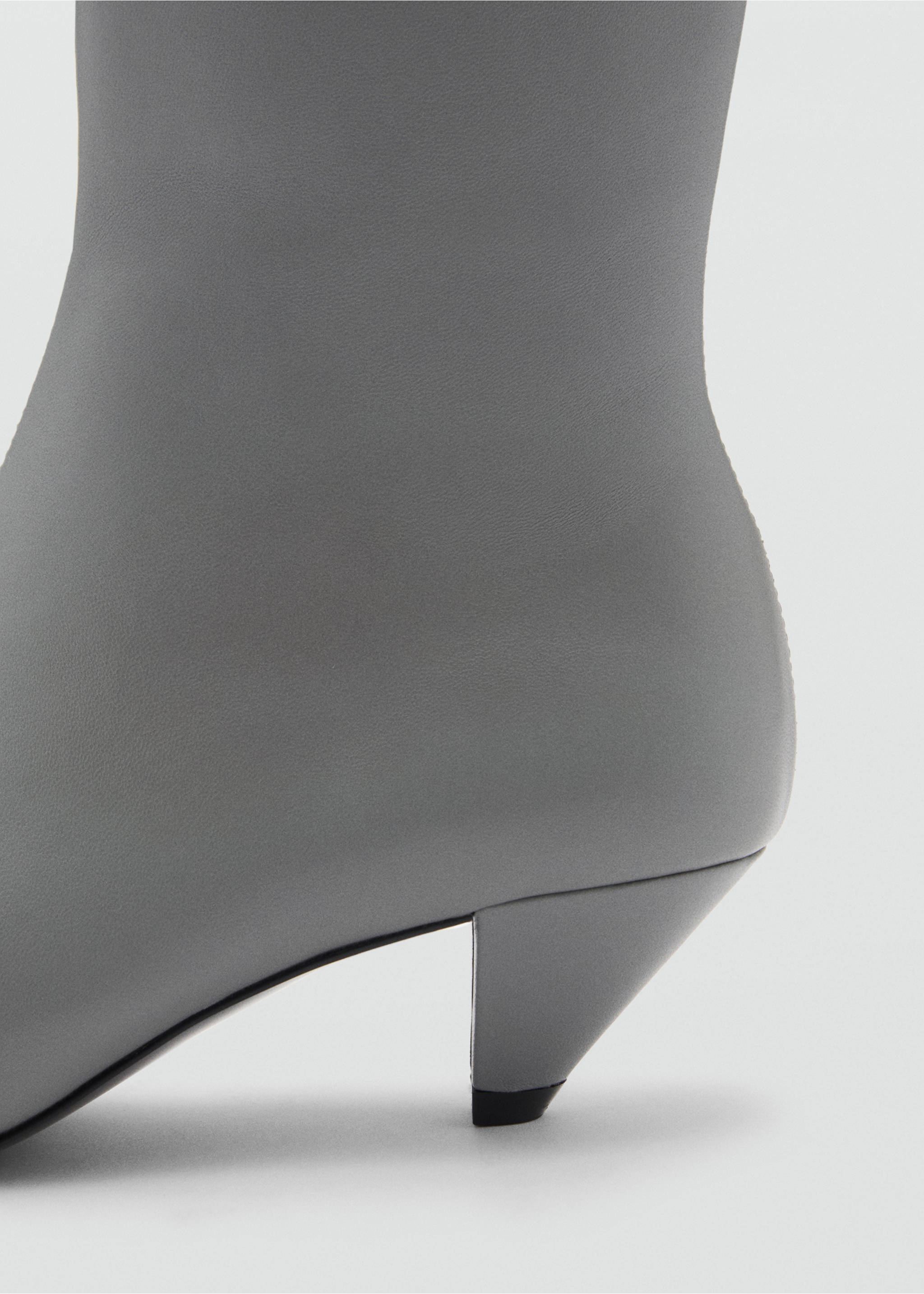 Squared toe leather ankle boots - Details of the article 1, Grey. Ref: 77097929-00.