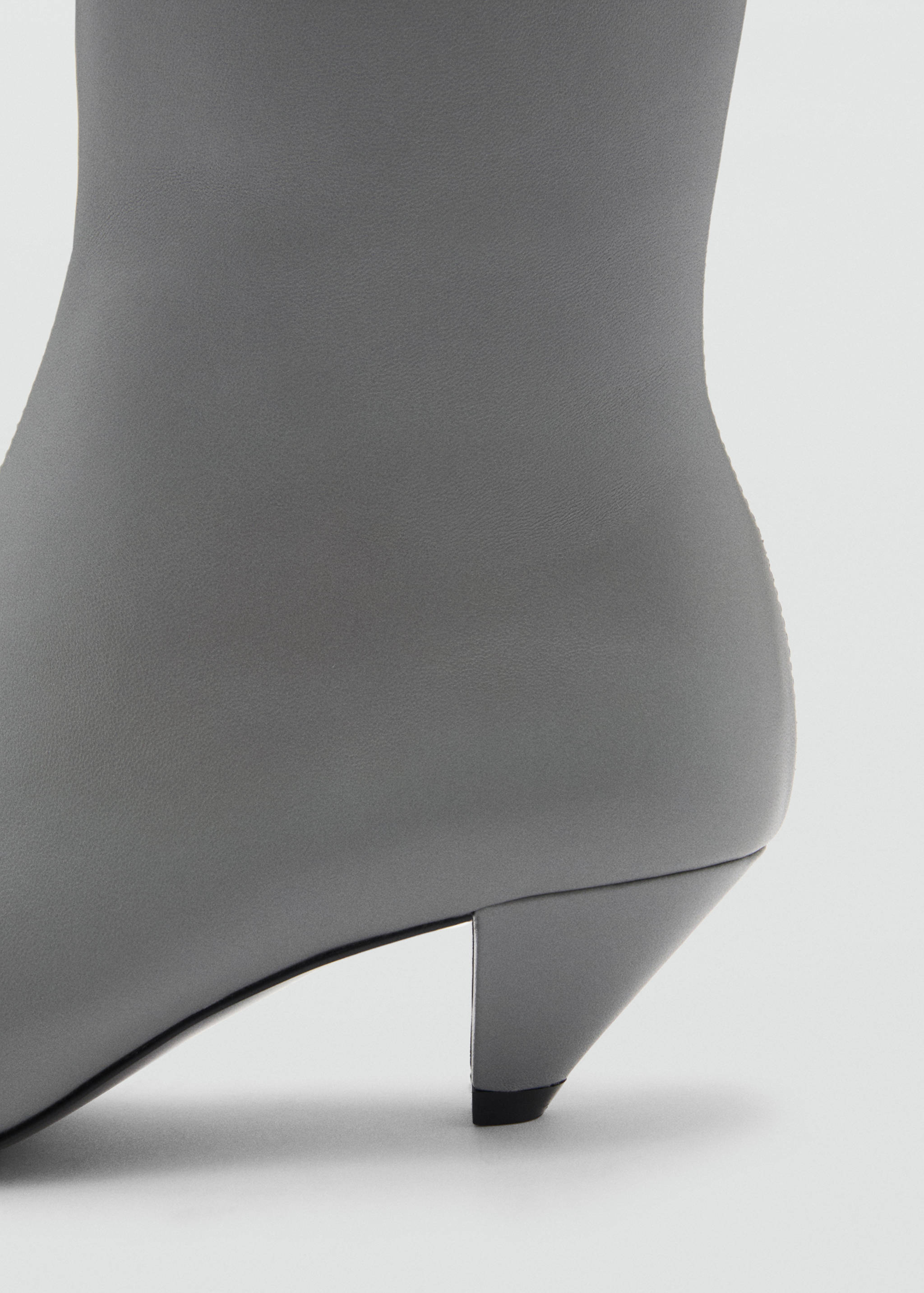 Squared toe leather ankle boots - Details of the article 1