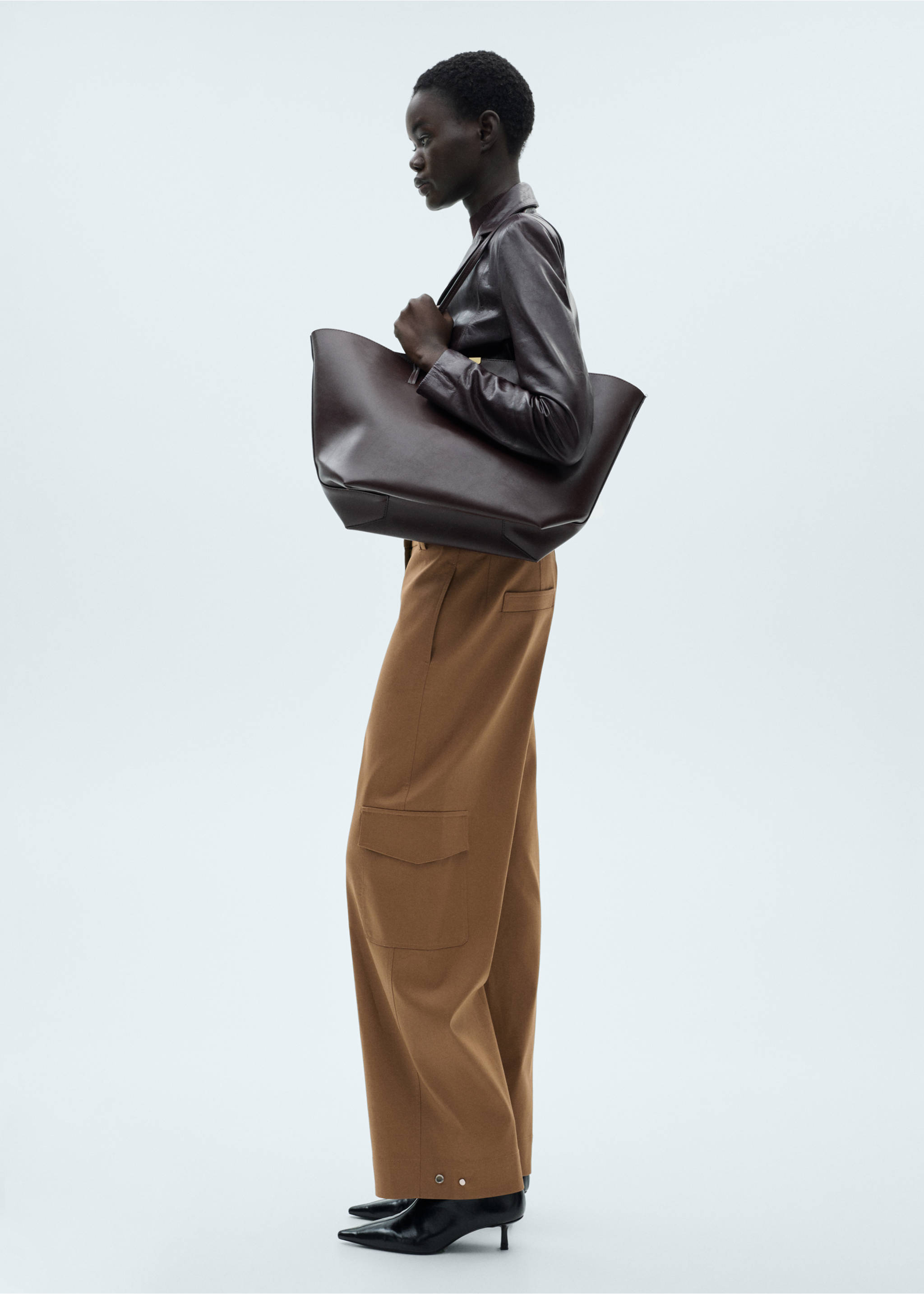 Cotton cargo trousers - General plane, Medium Brown. Ref: 77097938-00.