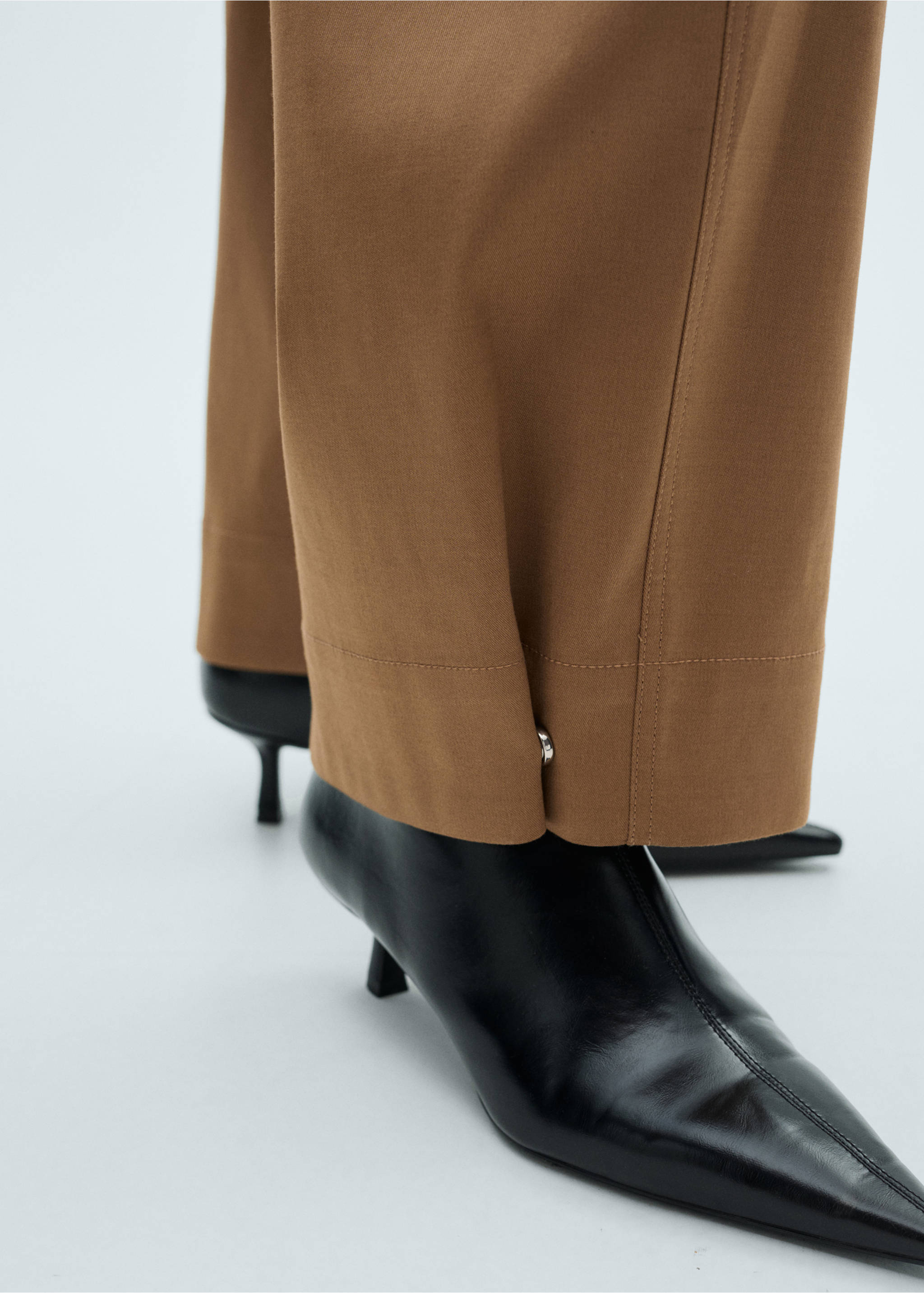 Cotton cargo trousers - Details of the article 6, Medium Brown. Ref: 77097938-00.