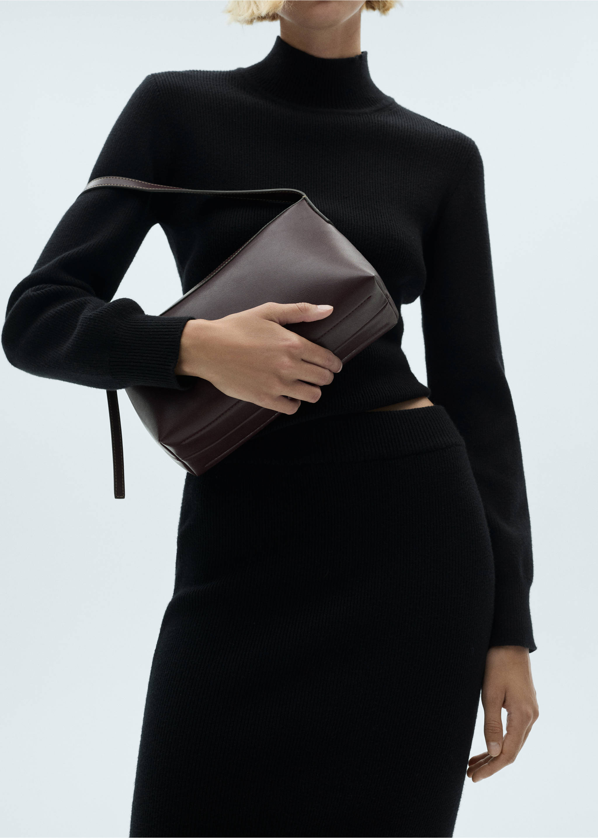 Ribbed midi skirt - Details of the article 6, Black. Ref: 77098275-00.