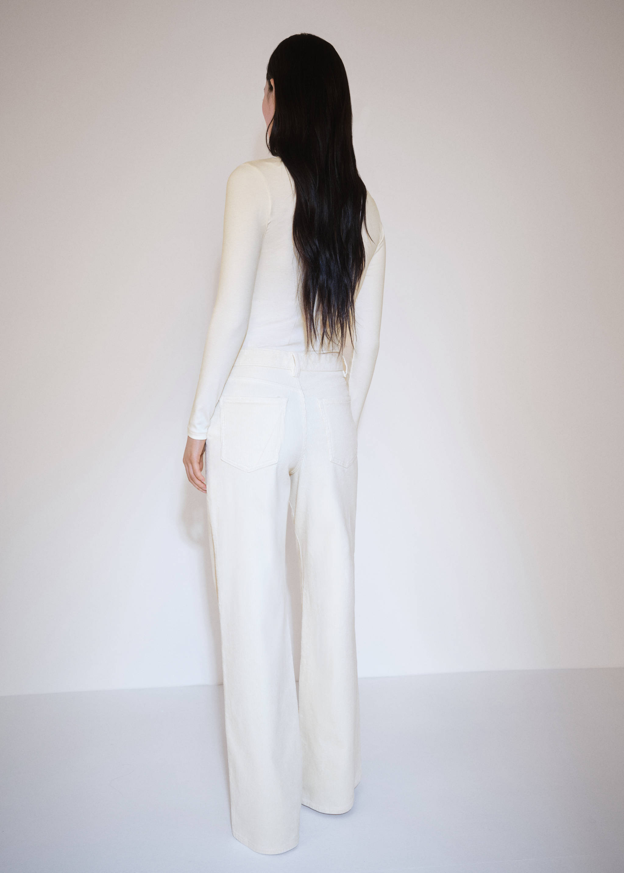 Long-sleeved V-neck T-shirt - Reverse of the article