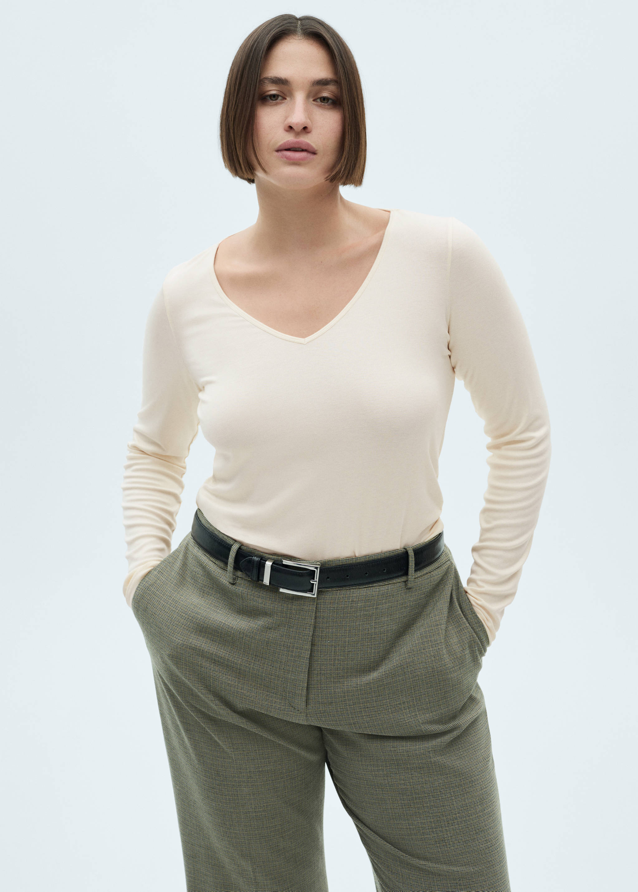 Long-sleeved V-neck T-shirt - Details of the article 5