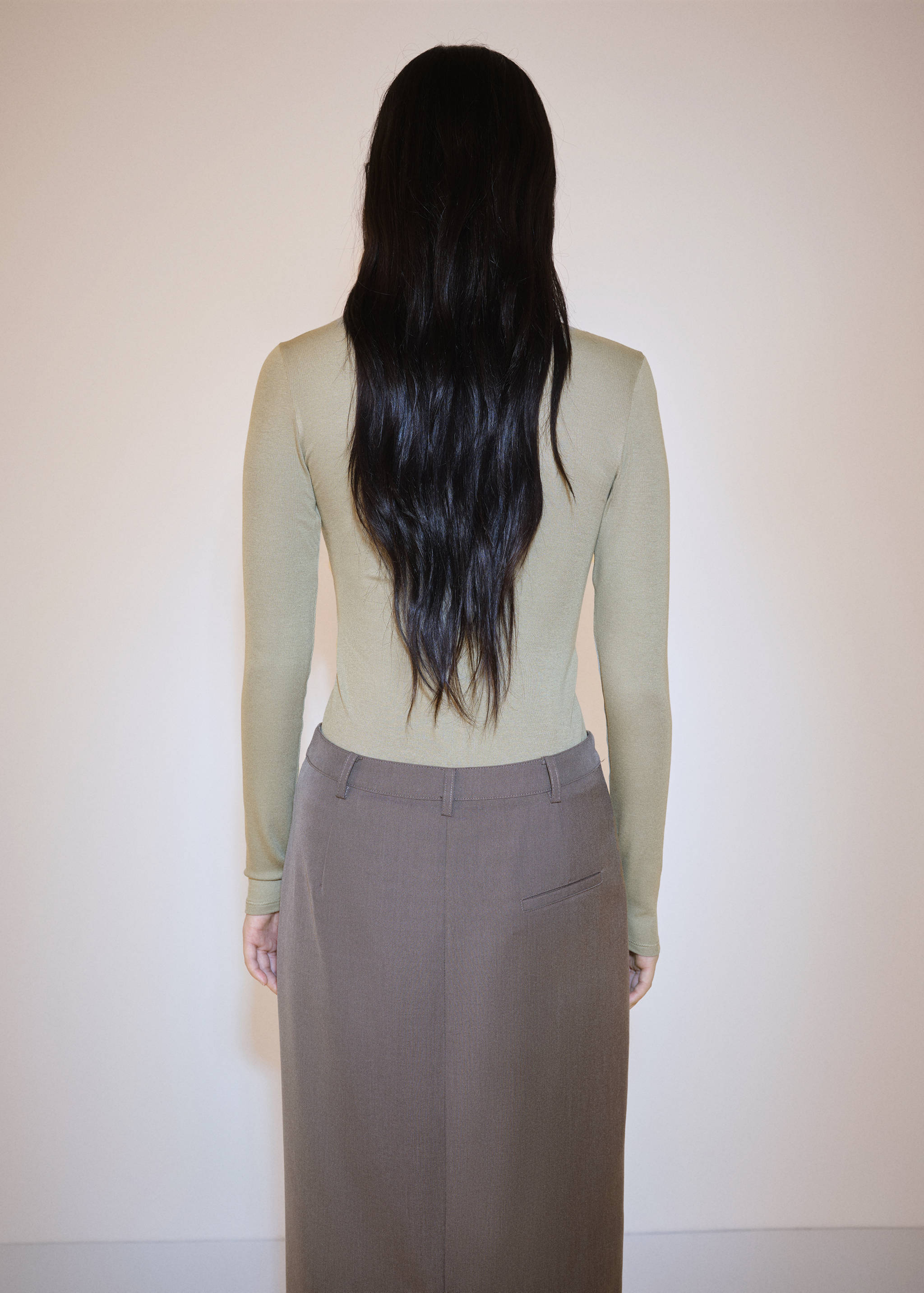 Long-sleeved V-neck T-shirt - Reverse of the article