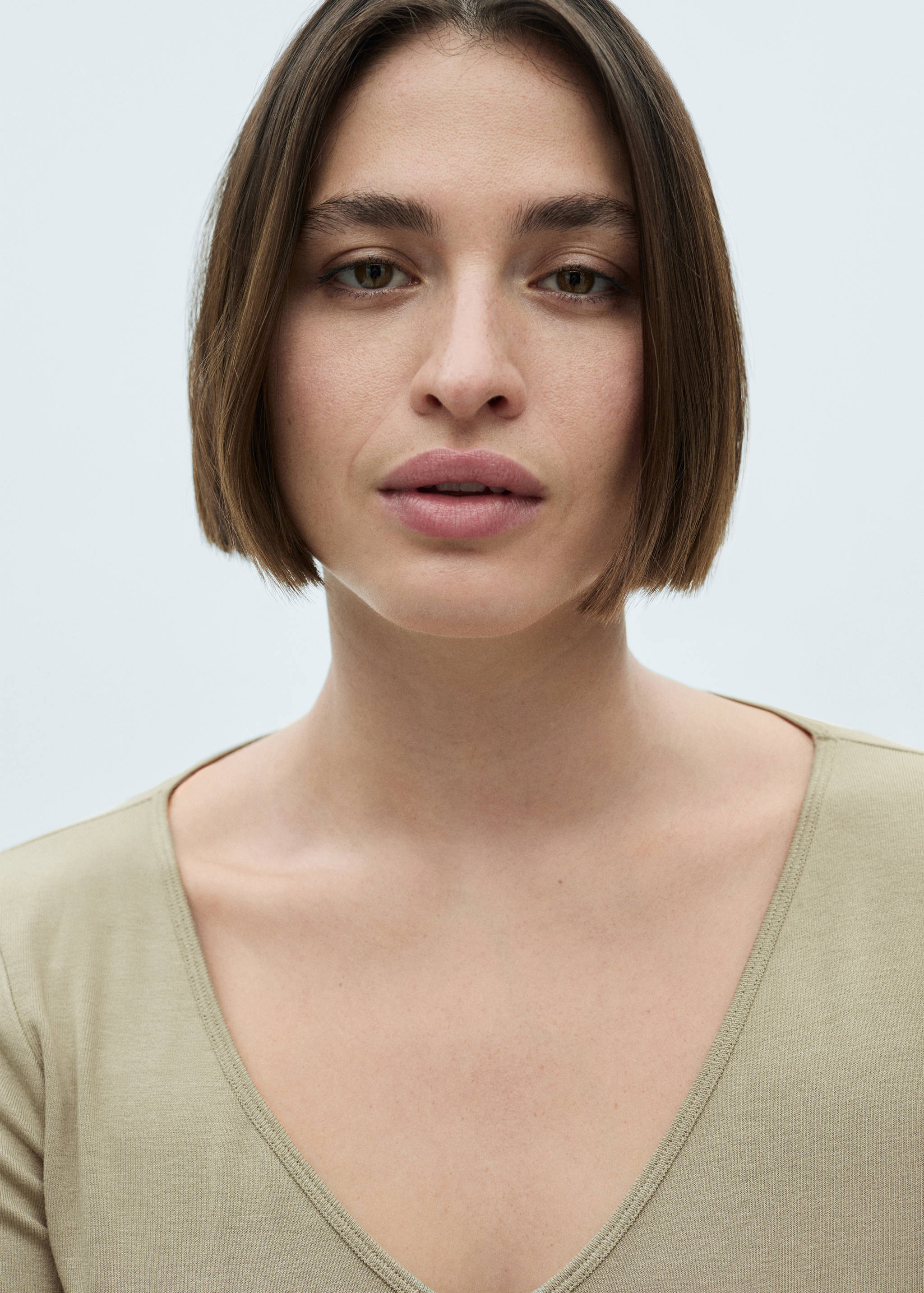 Long-sleeved V-neck T-shirt - Details of the article 4