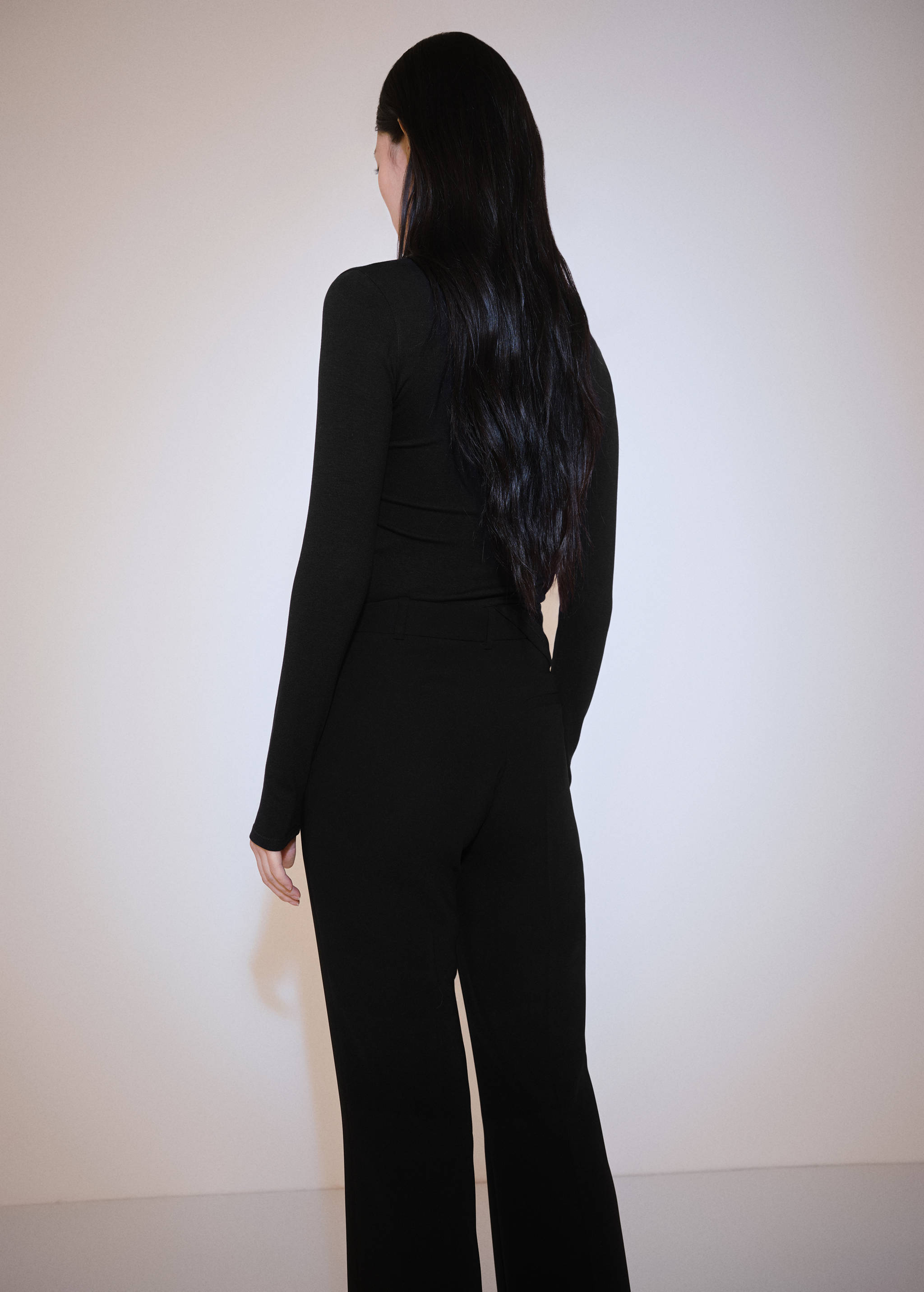 Long-sleeved V-neck T-shirt - Reverse of the article