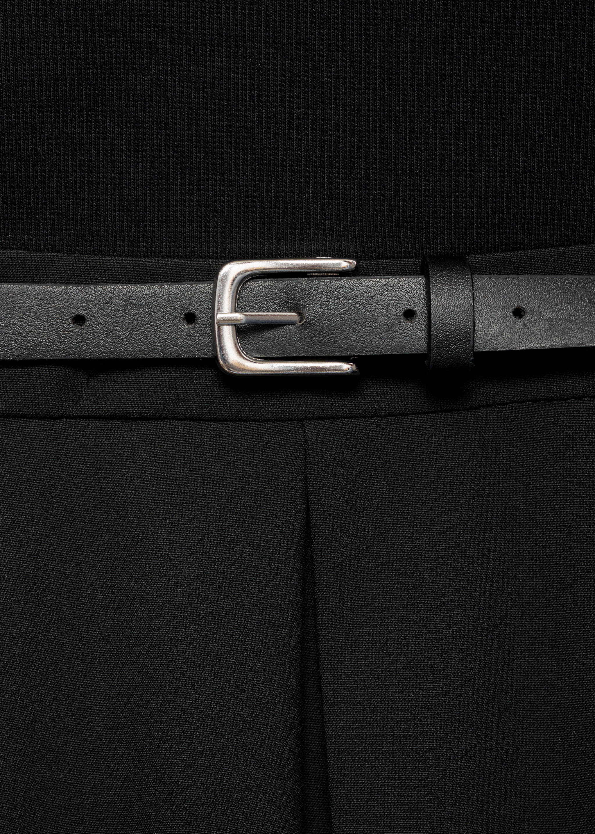 Kombiniertes Kleid mit Faltendetails und Gürtel - Detail des Artikels 8, Schwarz. Ref: 77098285-00.