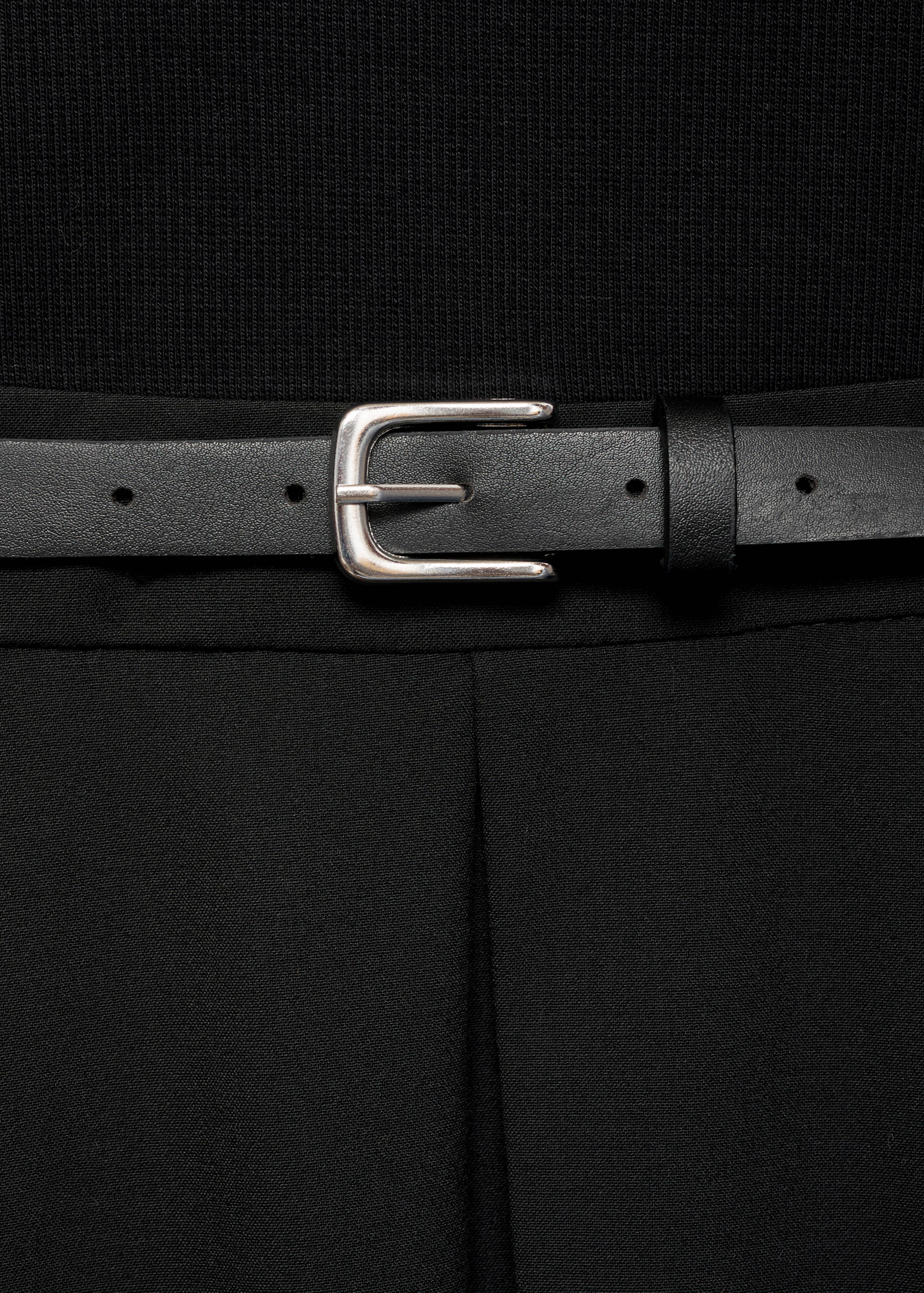 Kombiniertes Kleid mit Faltendetails und Gürtel - Detail des Artikels 8