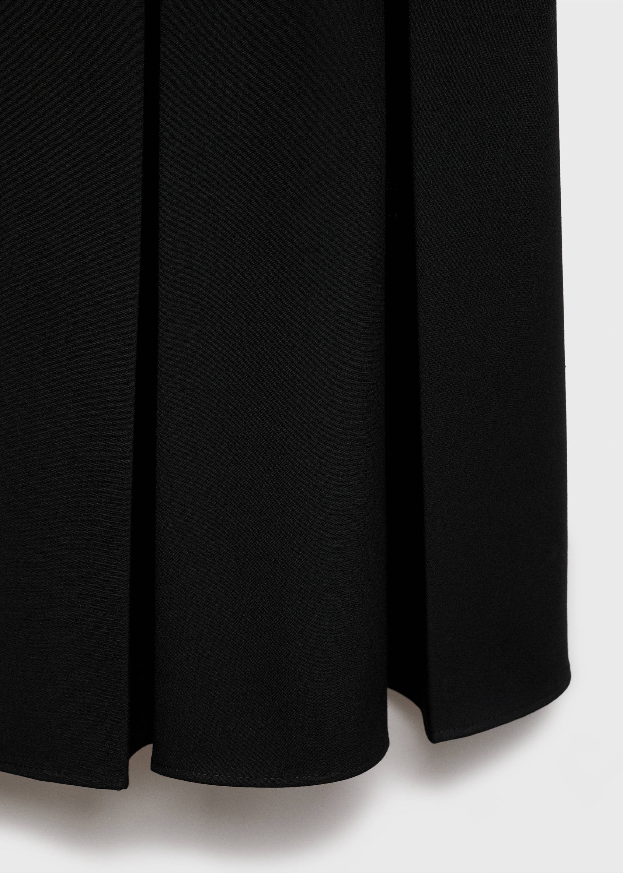 Kombiniertes Kleid mit Faltendetails und Gürtel - Detail des Artikels 0, Schwarz. Ref: 77098285-00.