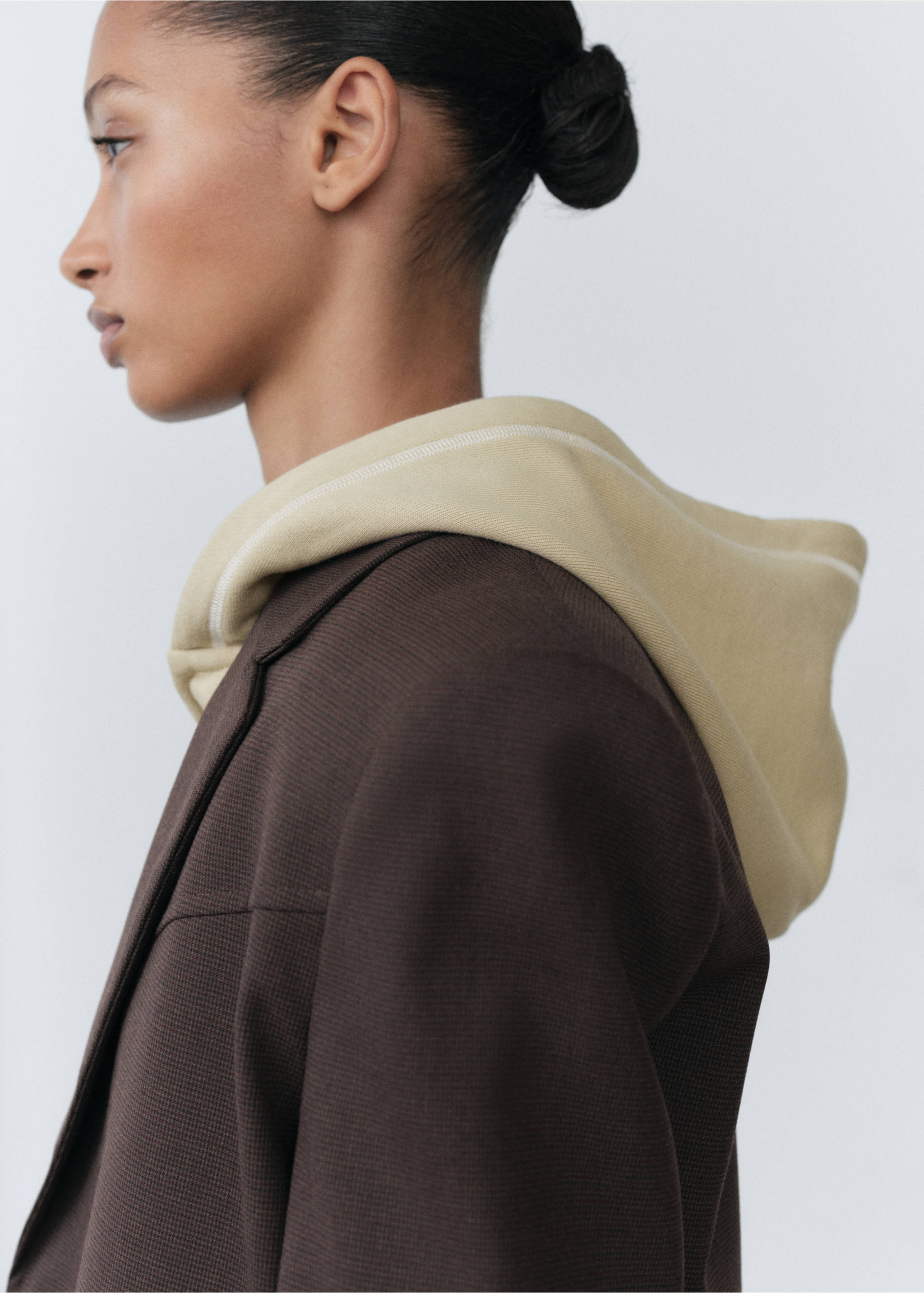 Dessuadora cotó missatge brodat - Detall de l'article 1, Beige. Ref: 77098632-00.