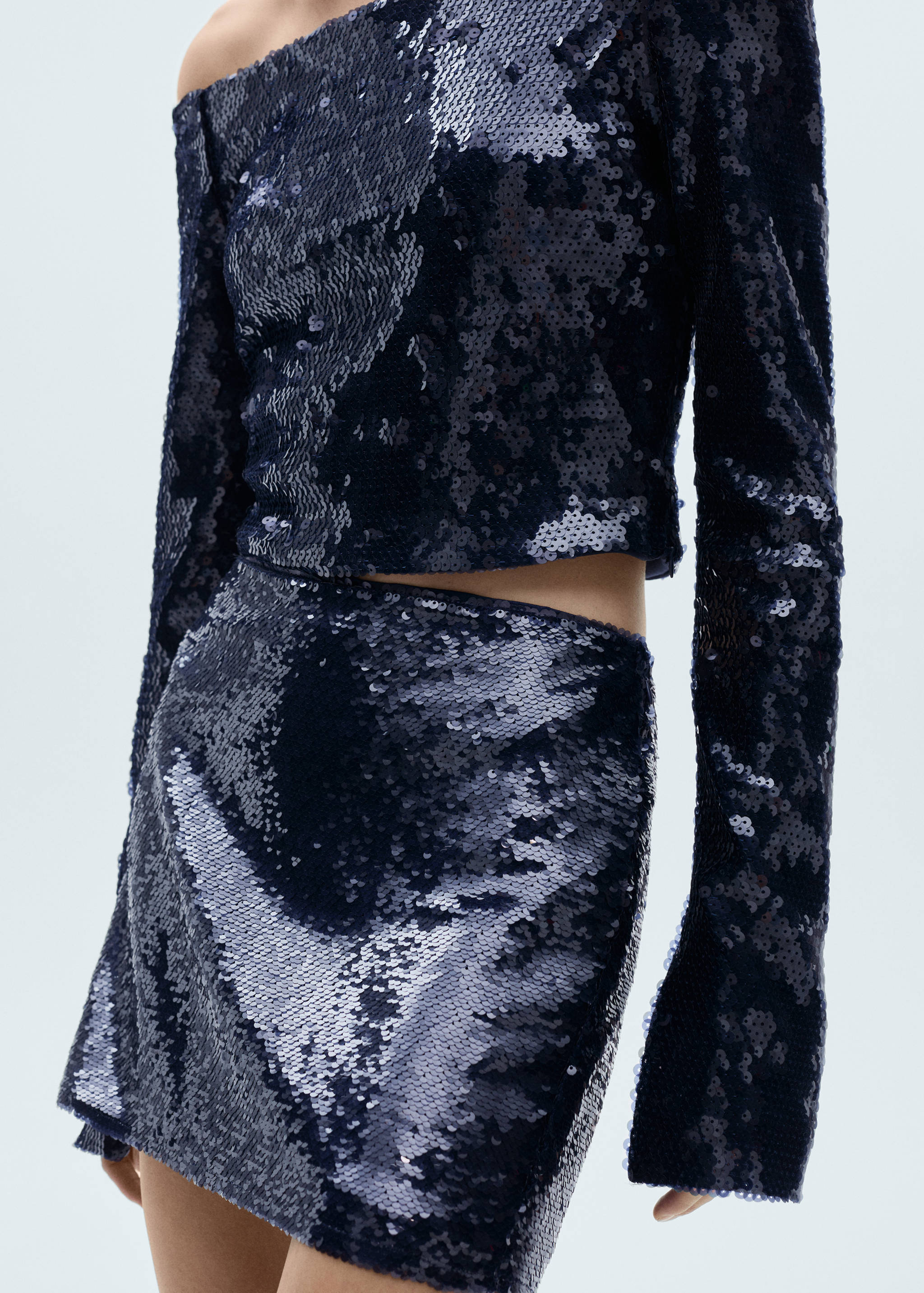 Minifalda lentejuelas - Plano medio