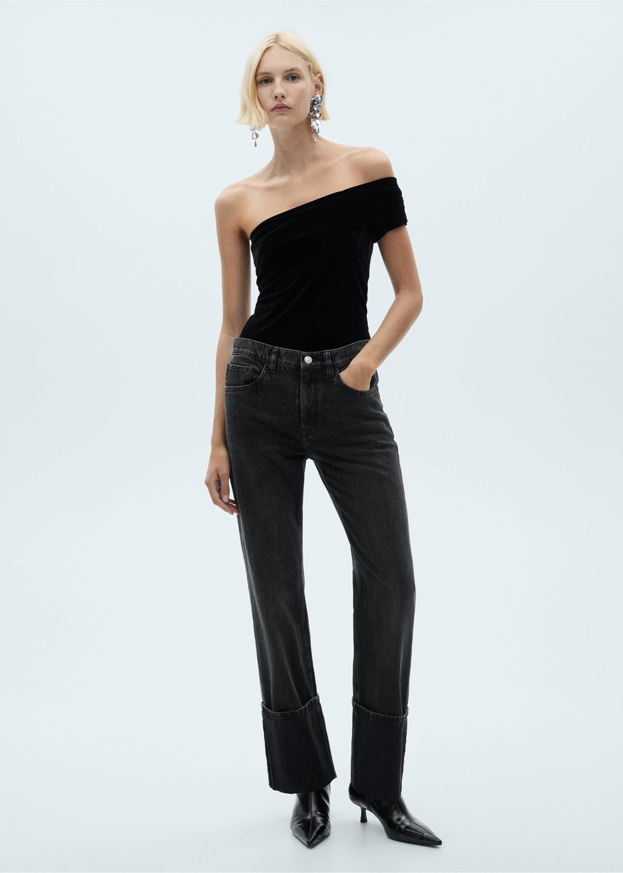 Asymmetric velvet bodysuit - General plane, Black. Ref: 77099060-00.