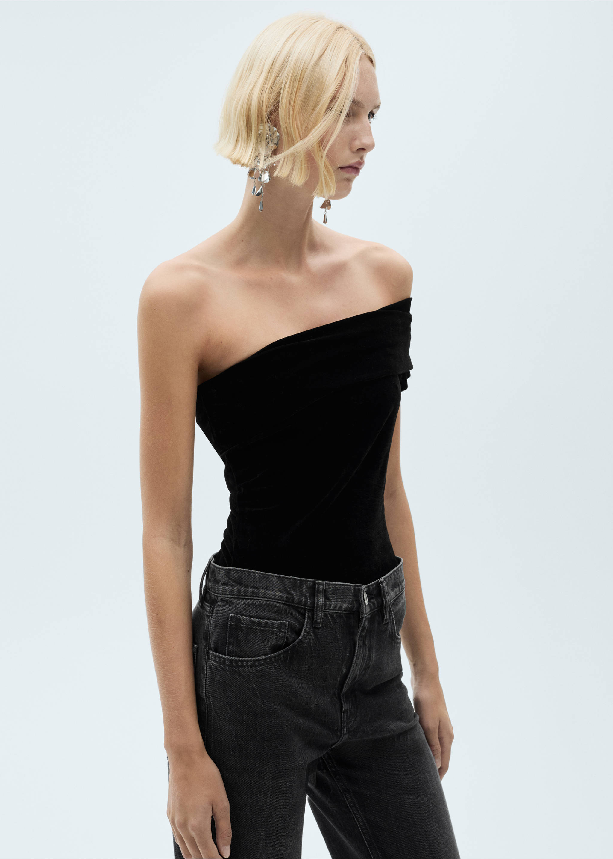 Asymmetric velvet bodysuit - Medium plane, Black. Ref: 77099060-00.