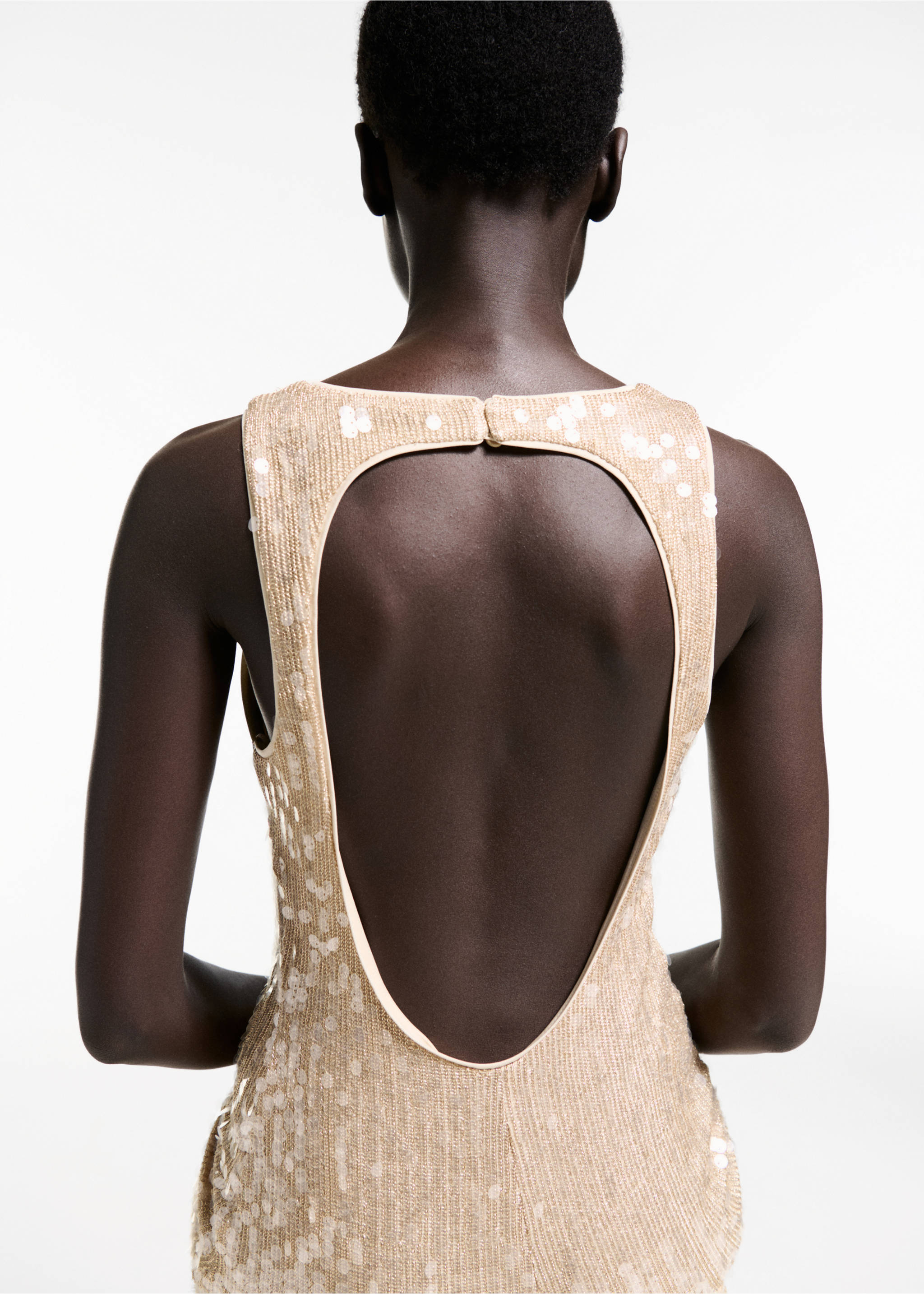 Paillettenkleid mit Rückenausschnitt - Detail des Artikels 6, Gold. Ref: 77099061-00.