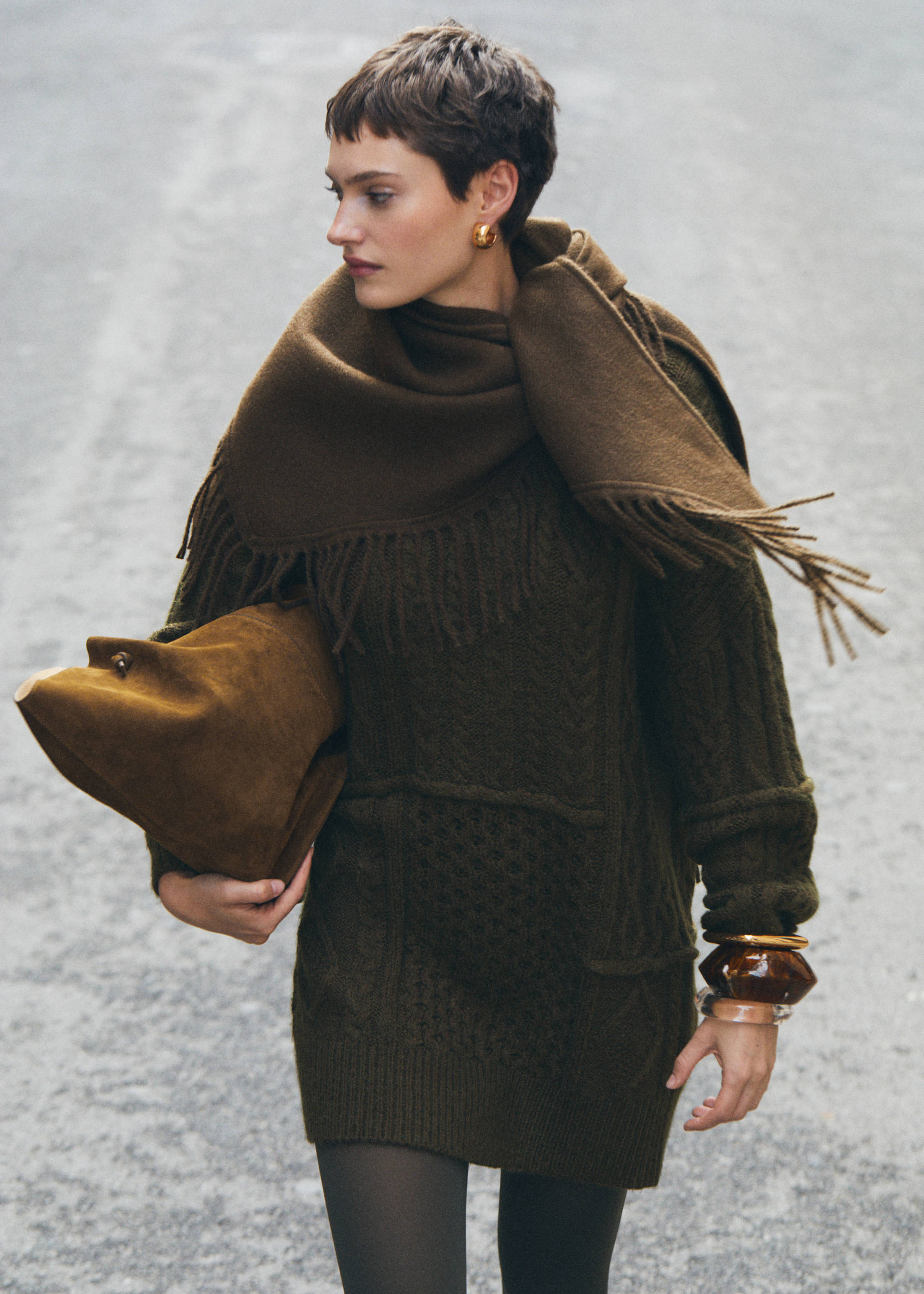 Cable knit dress - Details of the article 6, Khaki. Ref: 77099066-00.