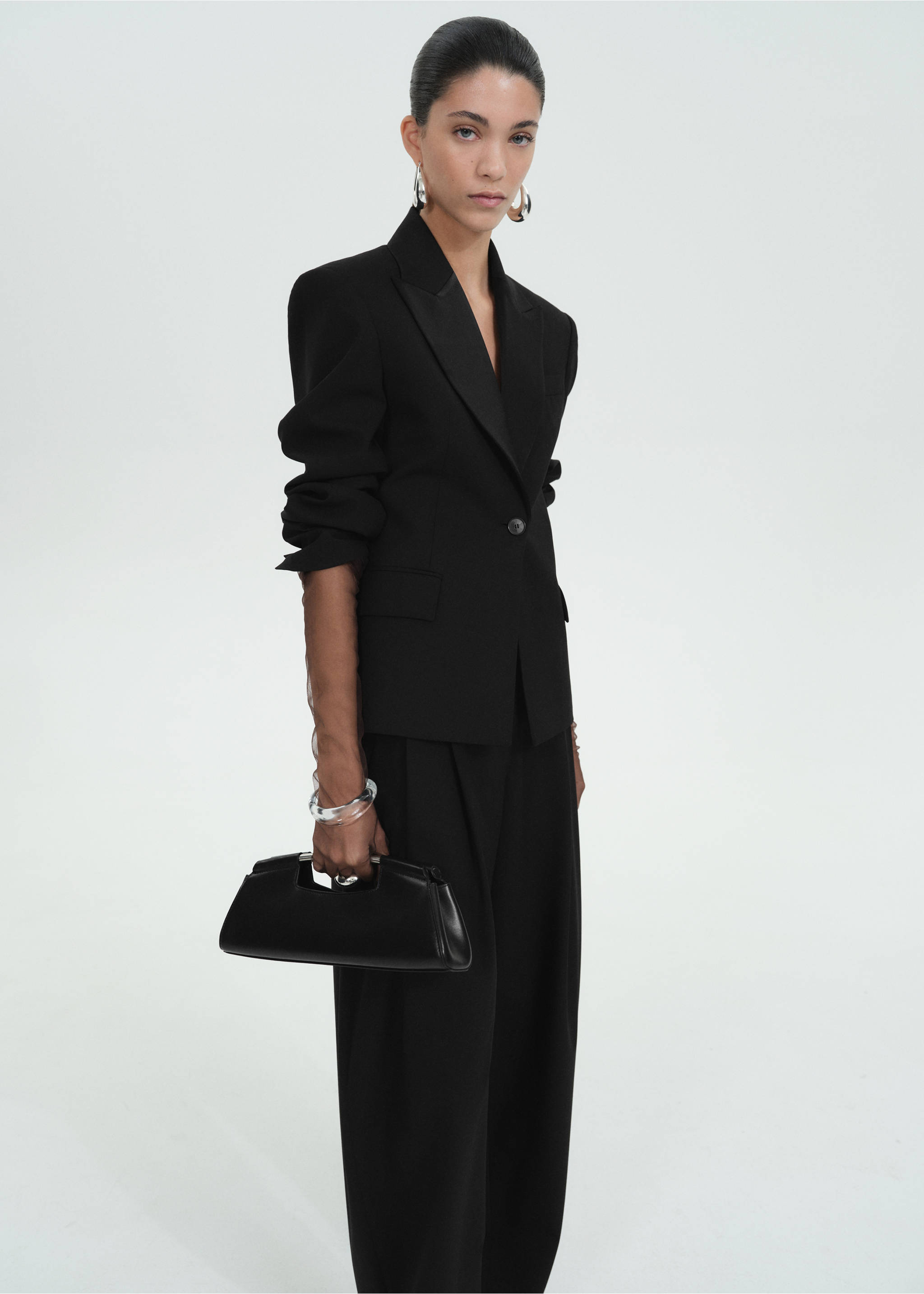 Pleat detail wool trousers - Details of the article 1, Black. Ref: 77099070-00.