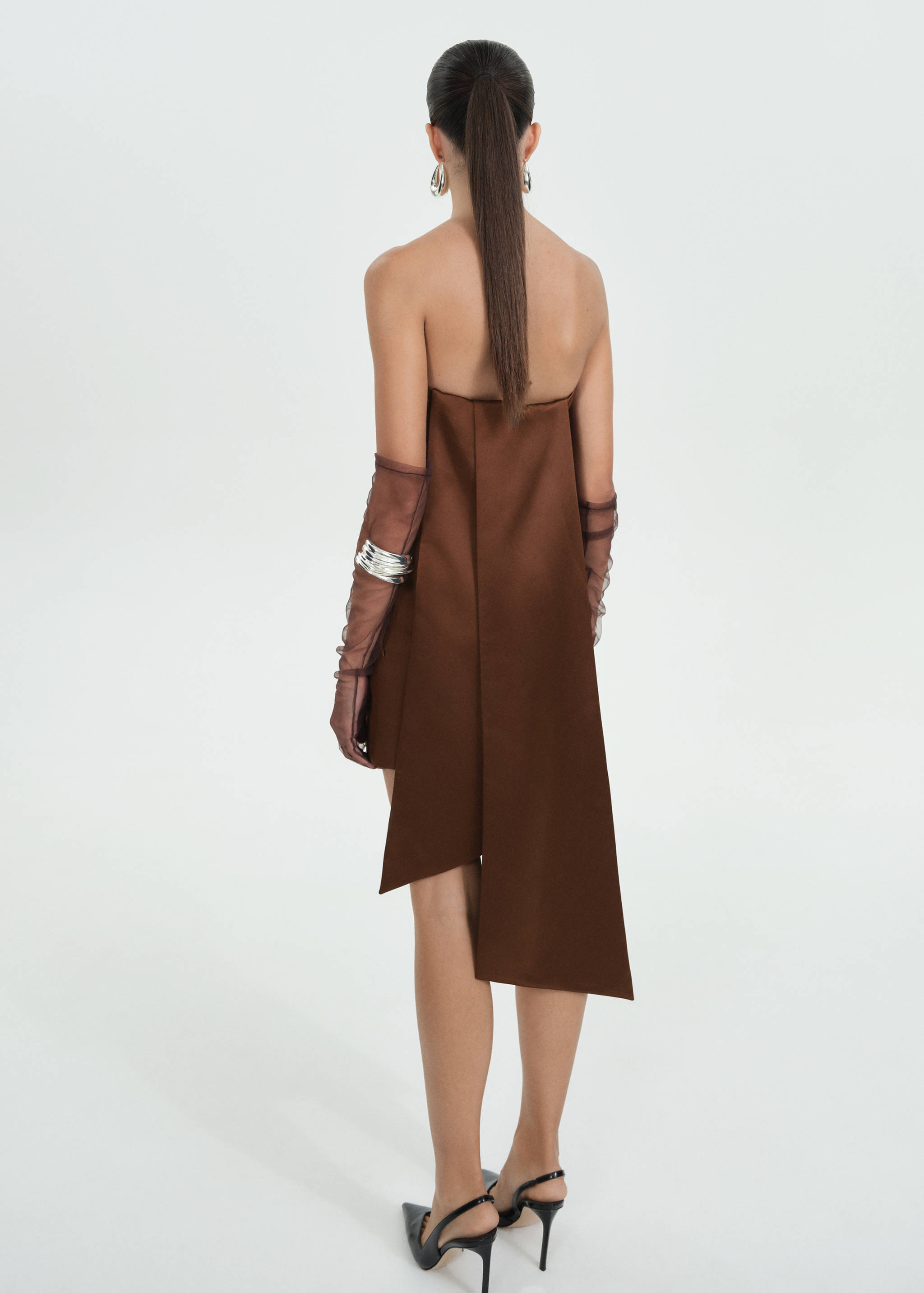 Short strapless satin dress - Reverse of the article