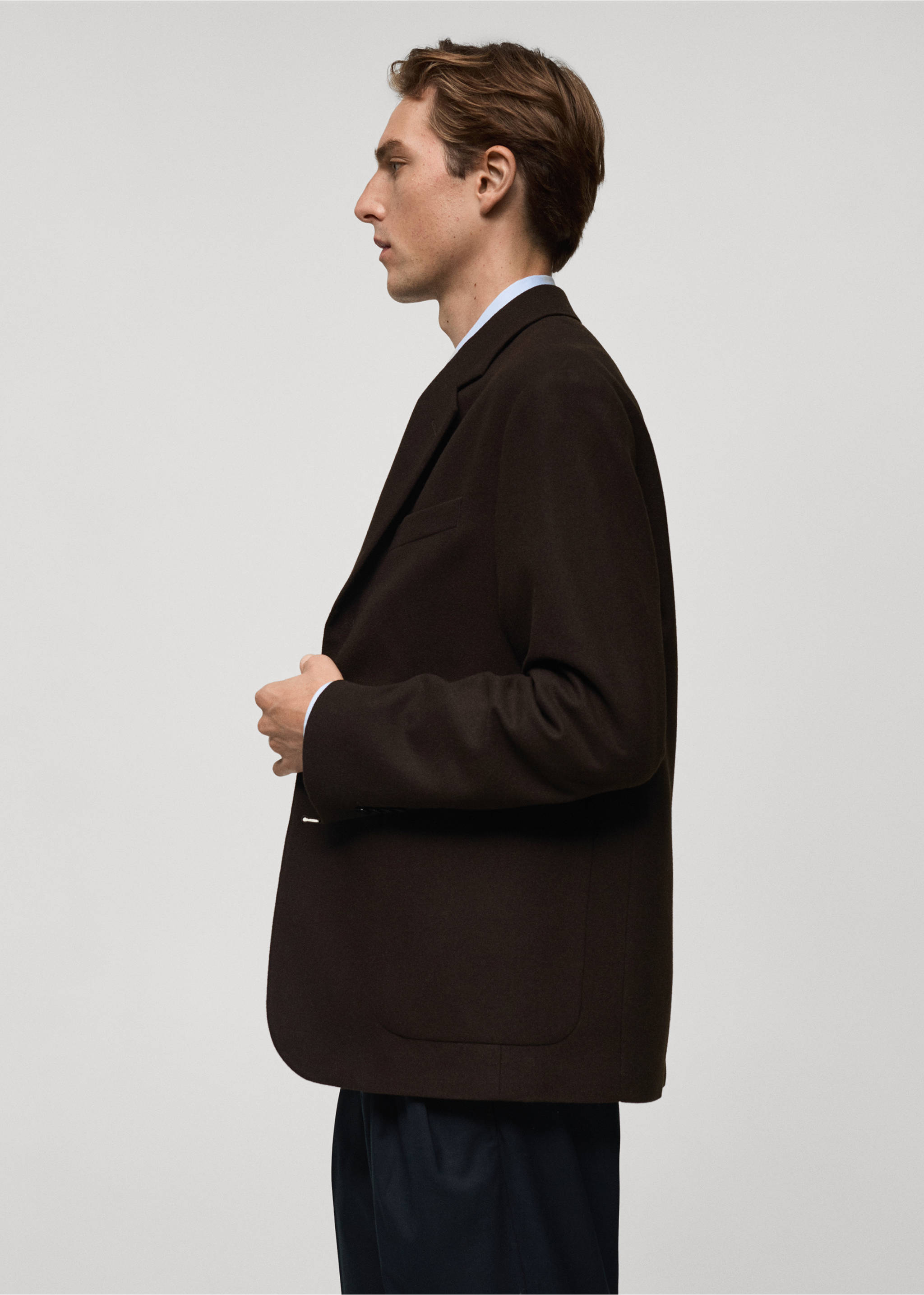 Regular Fit-Blazer aus recycelter Wolle - Detail des Artikels 2, Braun. Ref: 77099227-00.