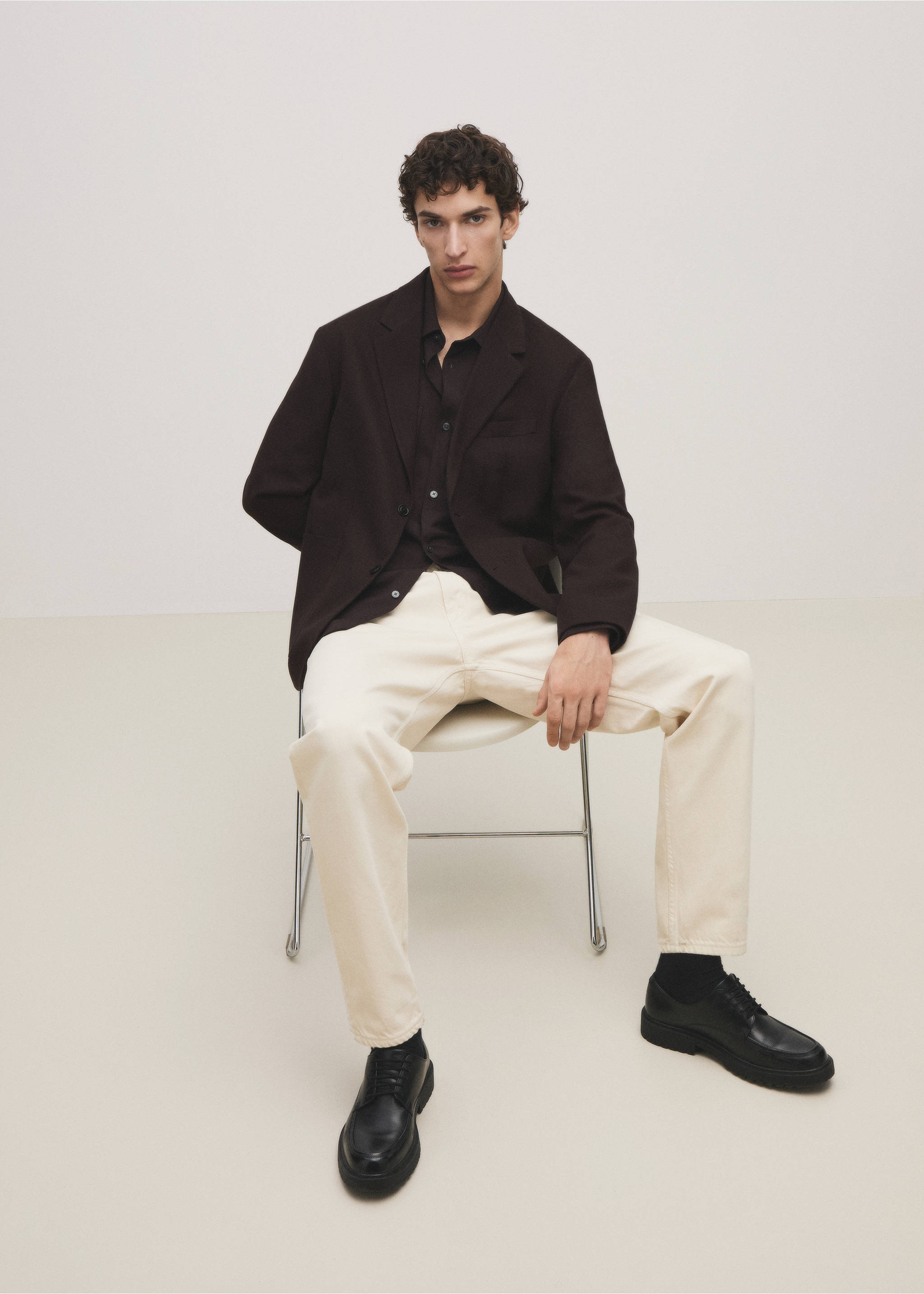 Regular Fit-Blazer aus recycelter Wolle - Detail des Artikels 5, Braun. Ref: 77099227-00.