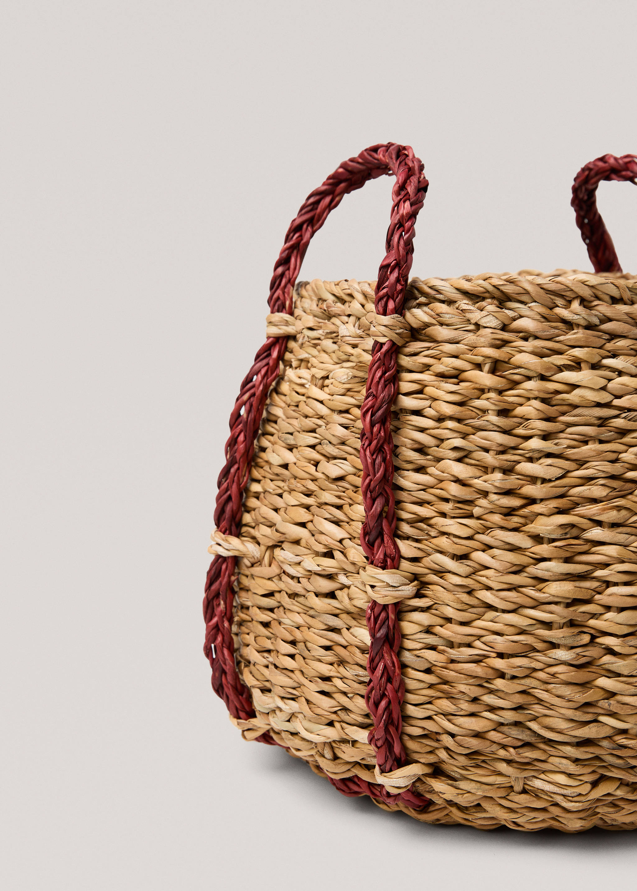 Natural fibre basket with coloured handle 31x24x25 cm - Details of the article 3