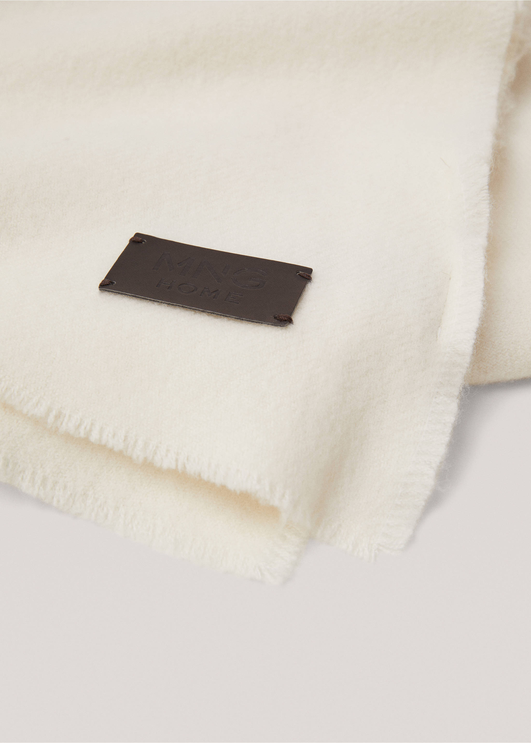 Soft wool and cashmere blanket - Details of the article 1, Off White. Ref: 77106317-00.