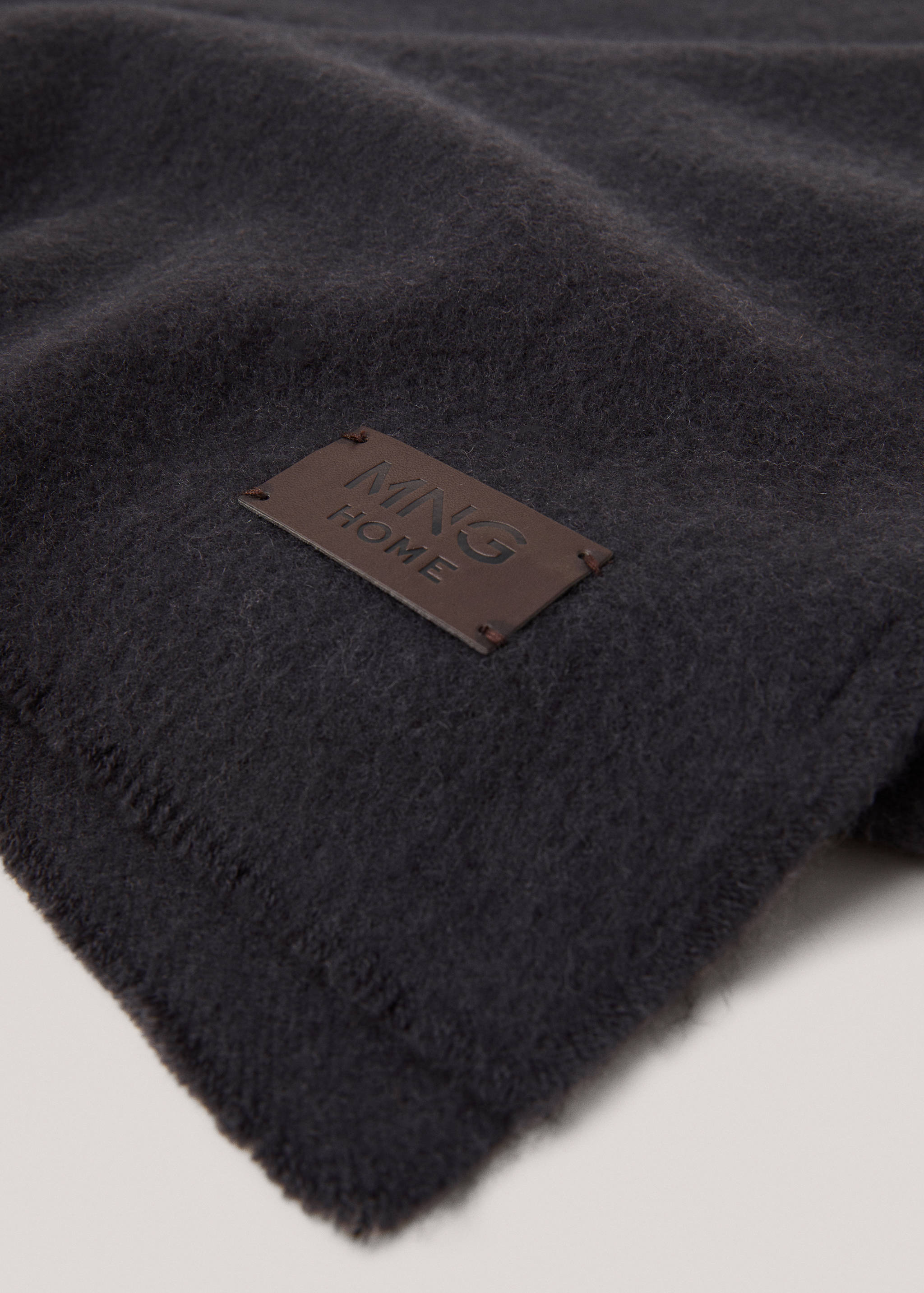 Soft wool and cashmere blanket - Details of the article 1