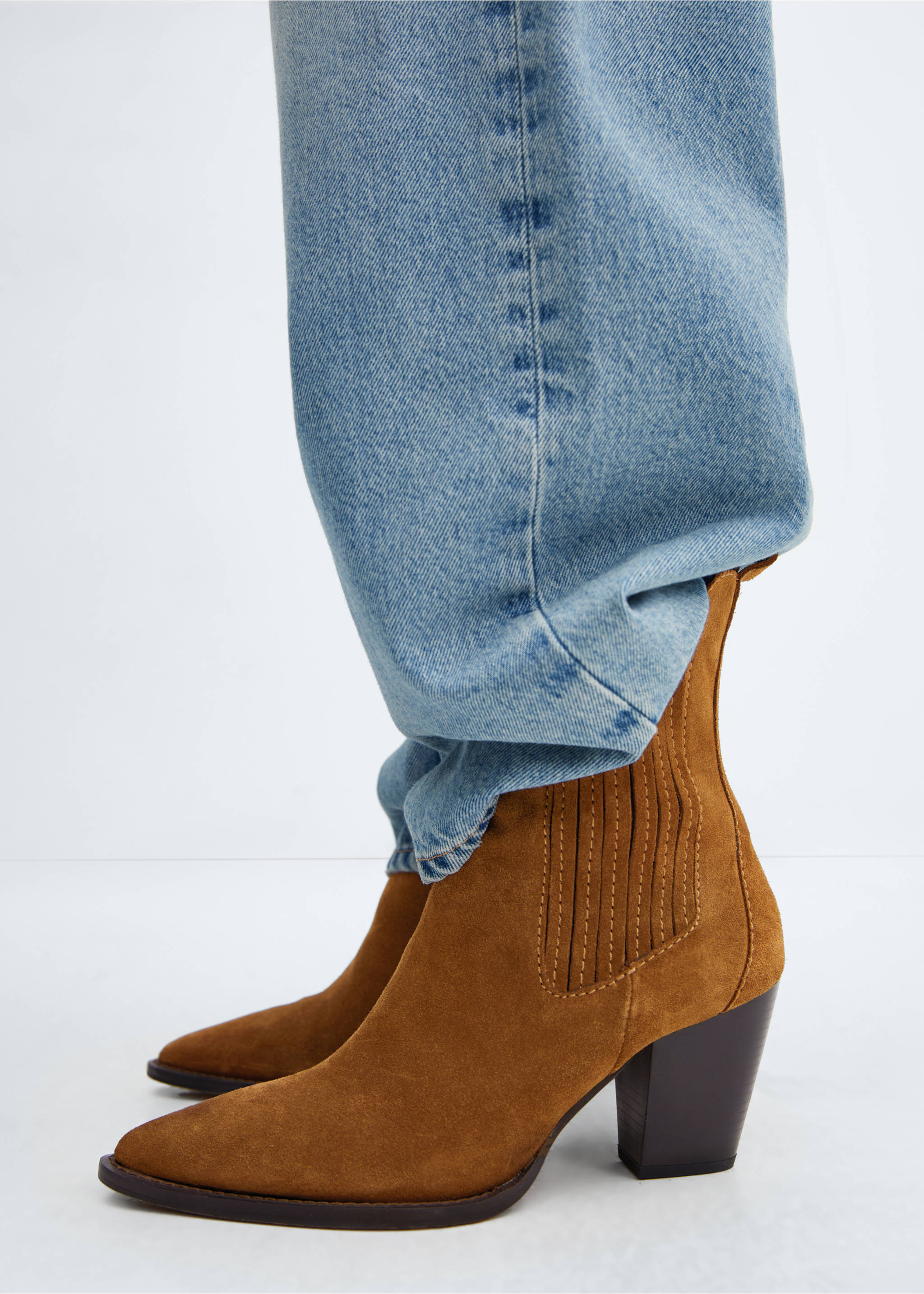 Heel suede ankle boot - Details of the article 9, Tobacco Brown. Ref: 77130254-00.