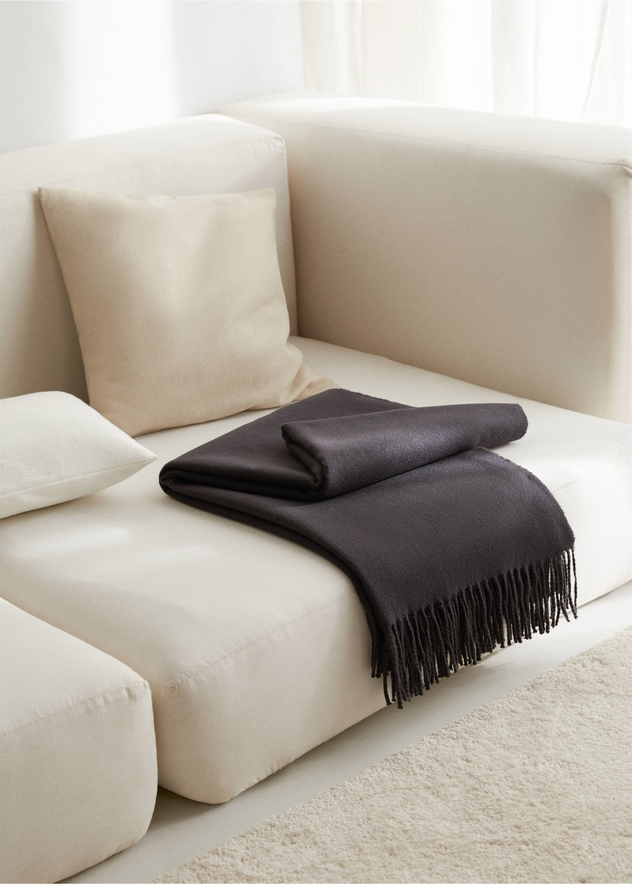Fringed soft blanket - General plane, Charcoal. Ref: 77146310-00.