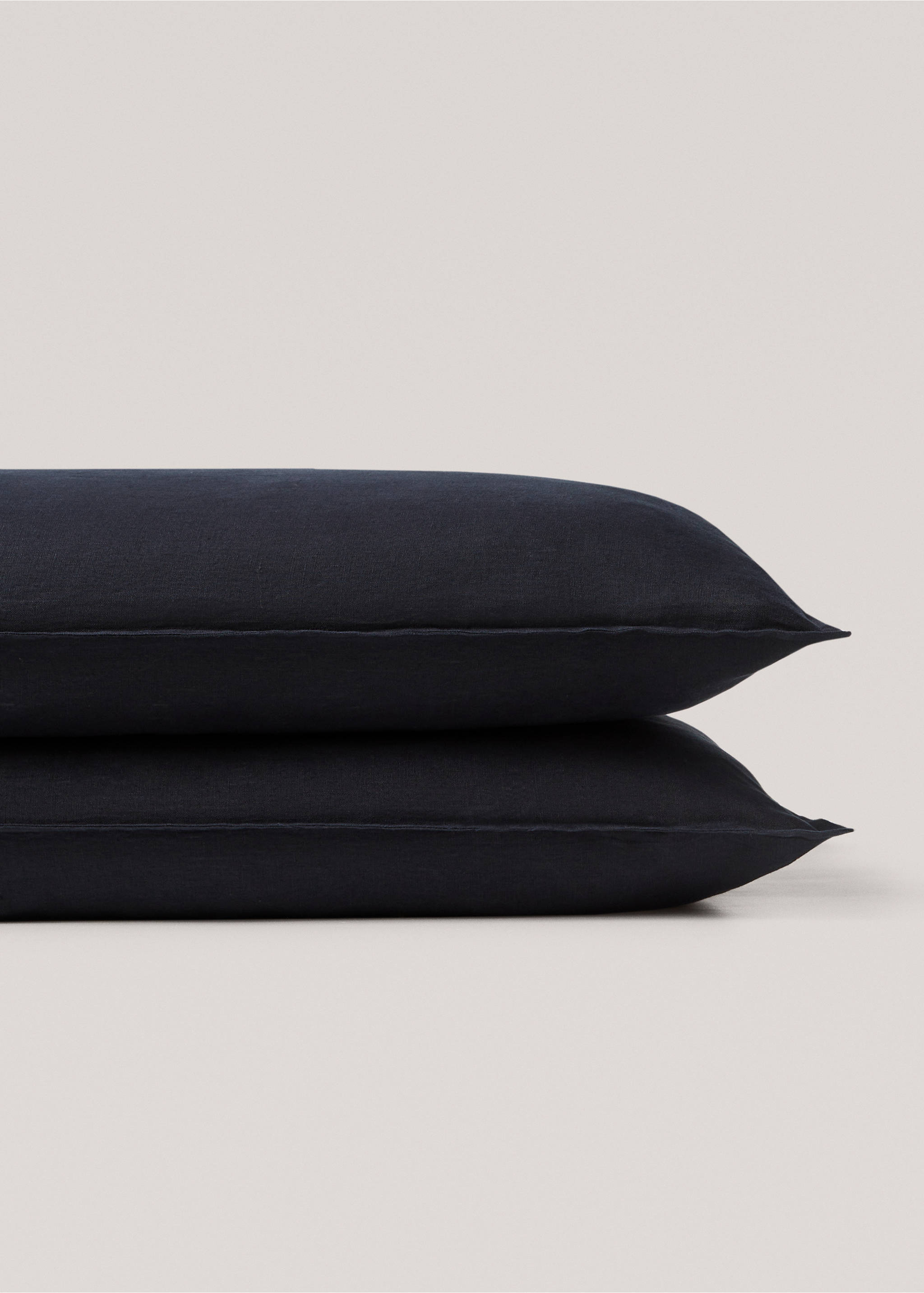100% linen cushion case 50x75cm - Details of the article 1, Dark Navy. Ref: 77146319-00.