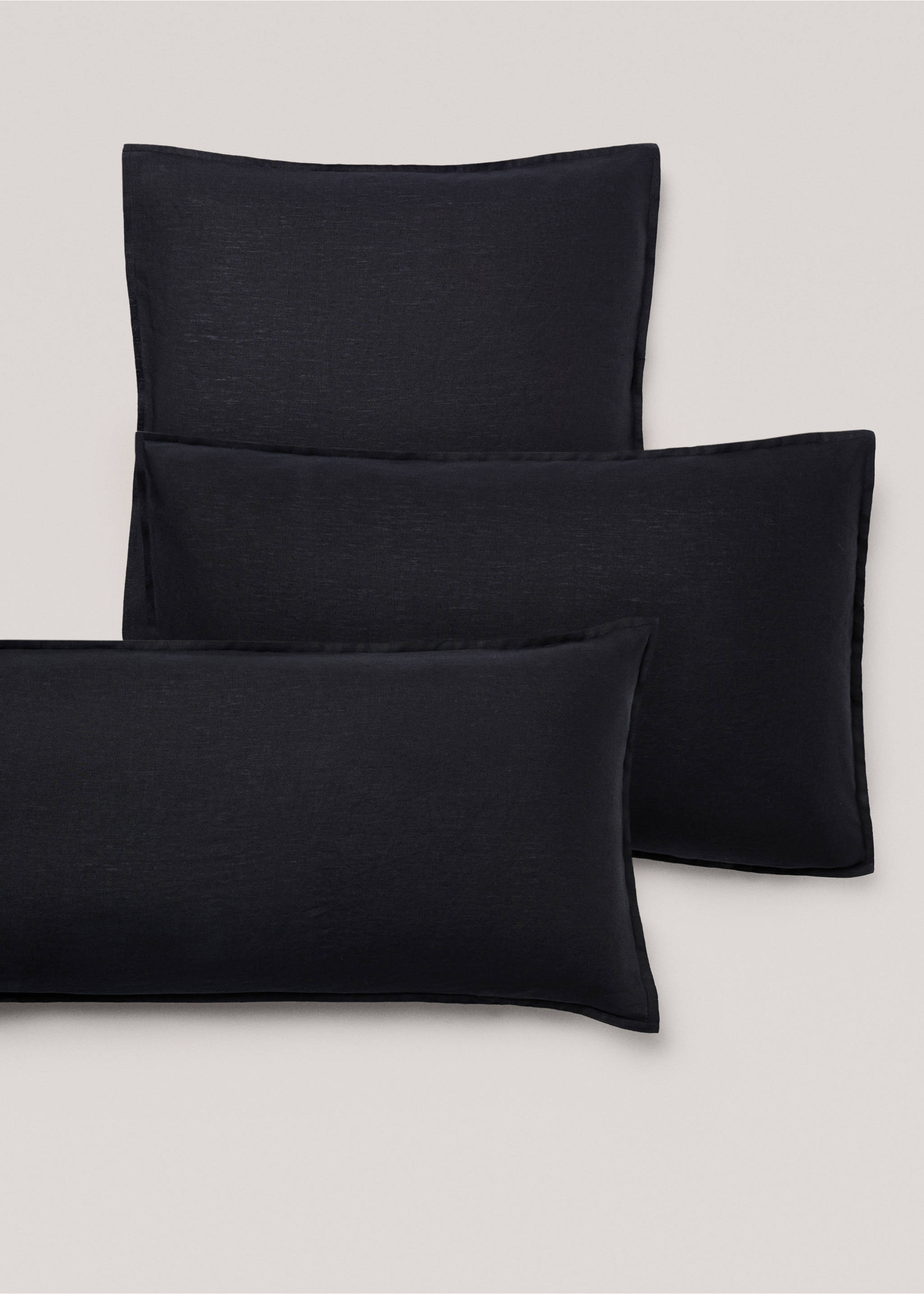 100% linen cushion case 50x75cm - Details of the article 4, Dark Navy. Ref: 77146319-00.