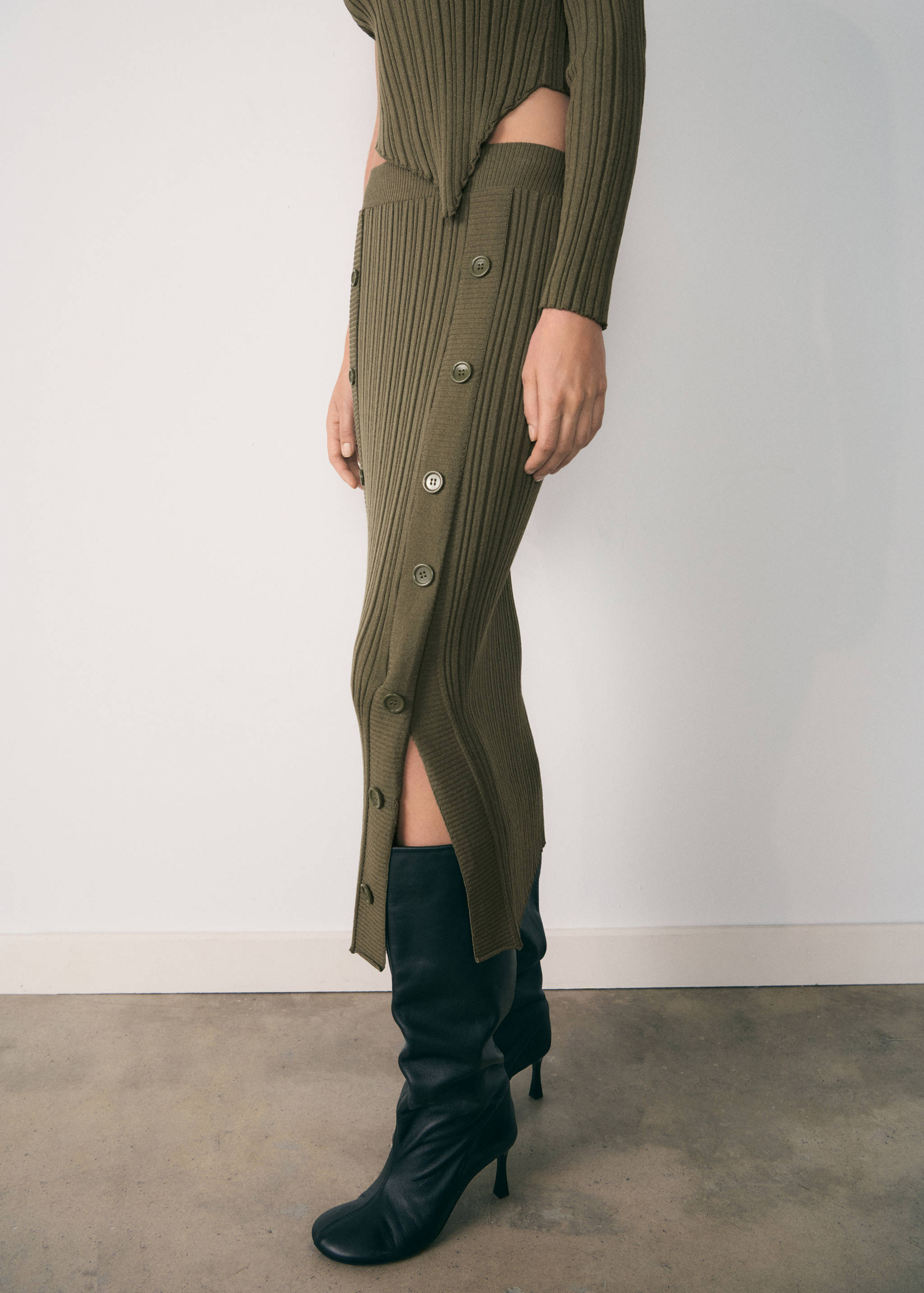Gebreide rok met knopen - Middenvlak