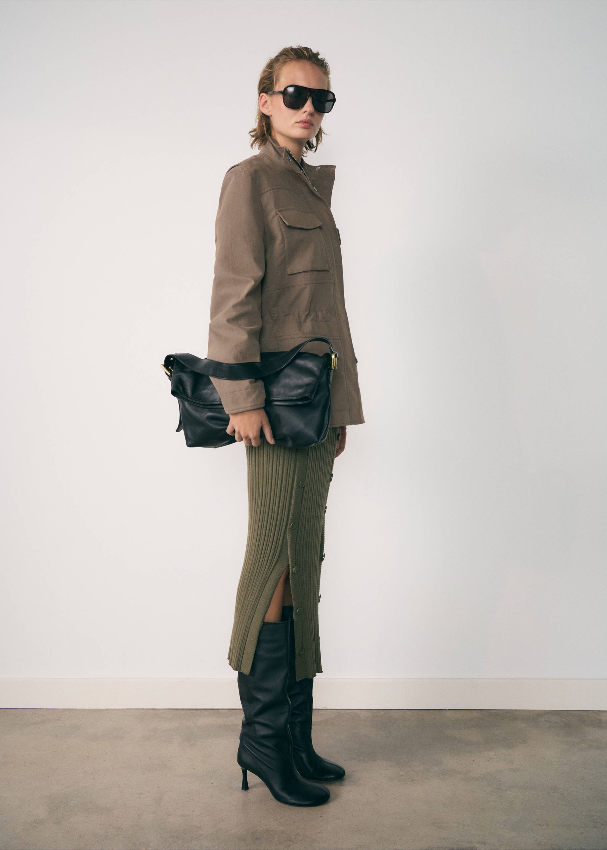 Parka bolsillos cuello alto - Plano general, Marrón medio. Ref: 77947938-00.