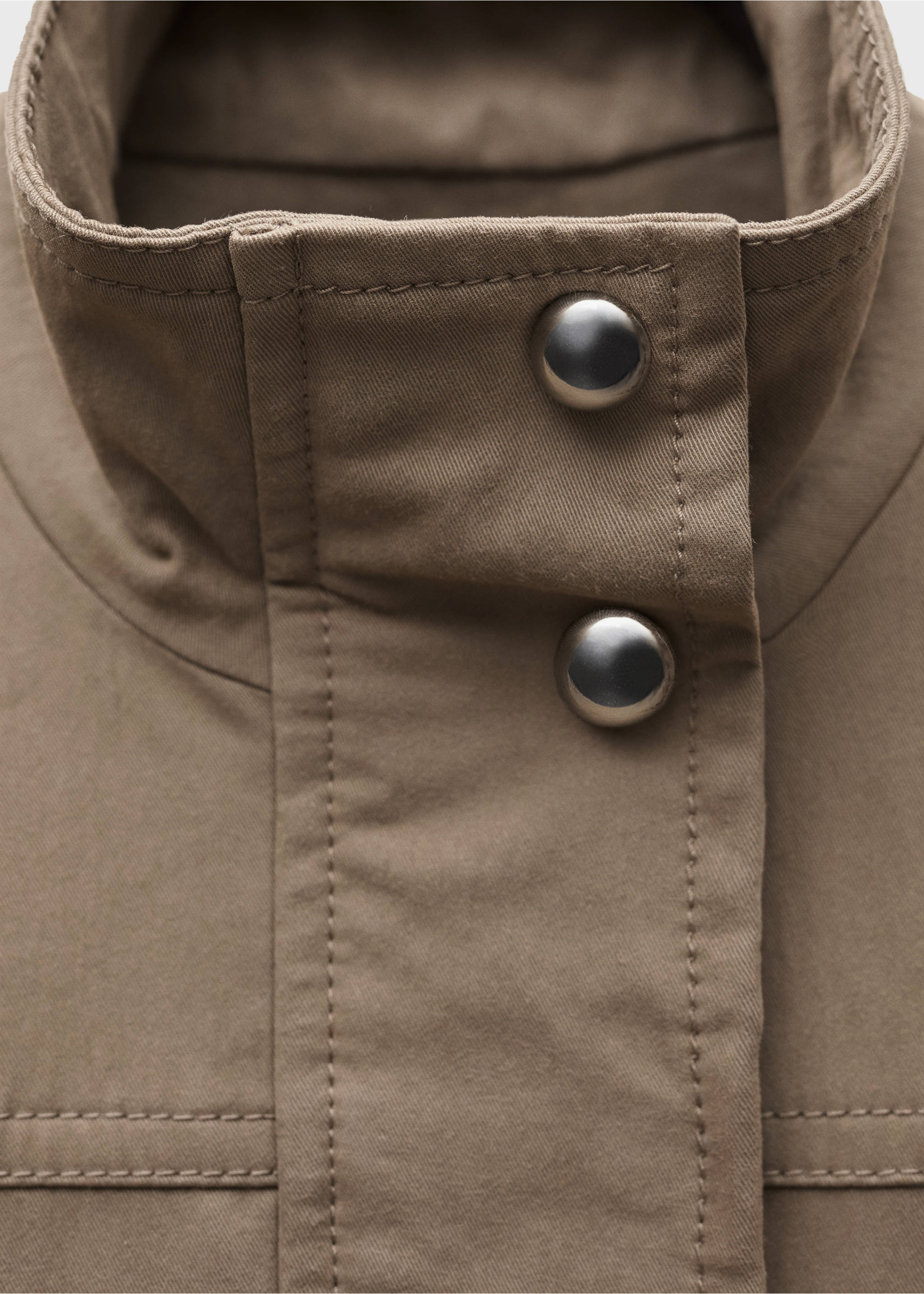 Parka bolsillos cuello alto - Detalle del artículo 8, Marrón medio. Ref: 77947938-00.