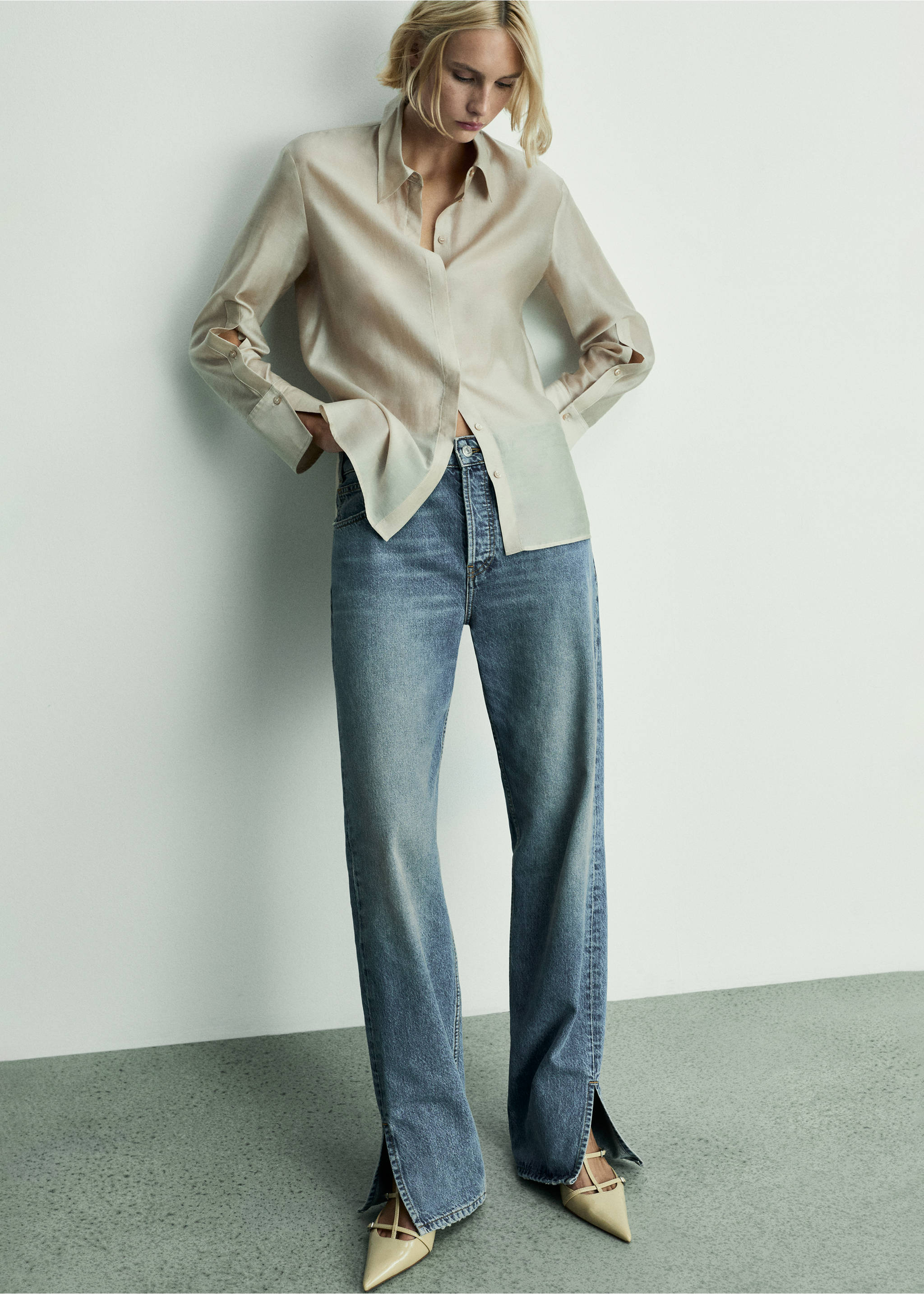 Gerade Jeans mit mittlerem Bund und Schlitzen - Detail des Artikels 7, Dunkelblau. Ref: 77974068-00.